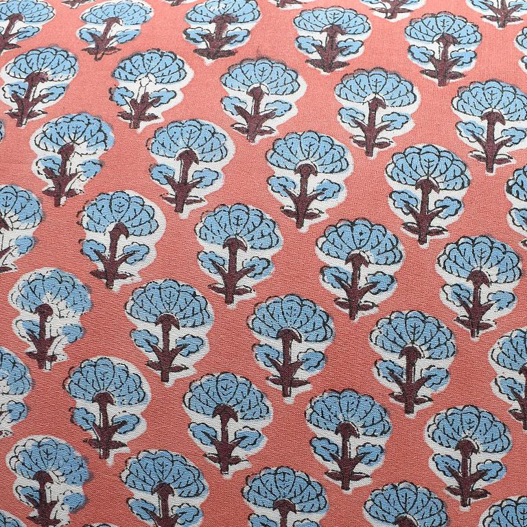 Colonial britannique Coussin rose à motif de fleurs en duvet imprimé en sergé inspiré de Lee Radziwill, Inde en vente