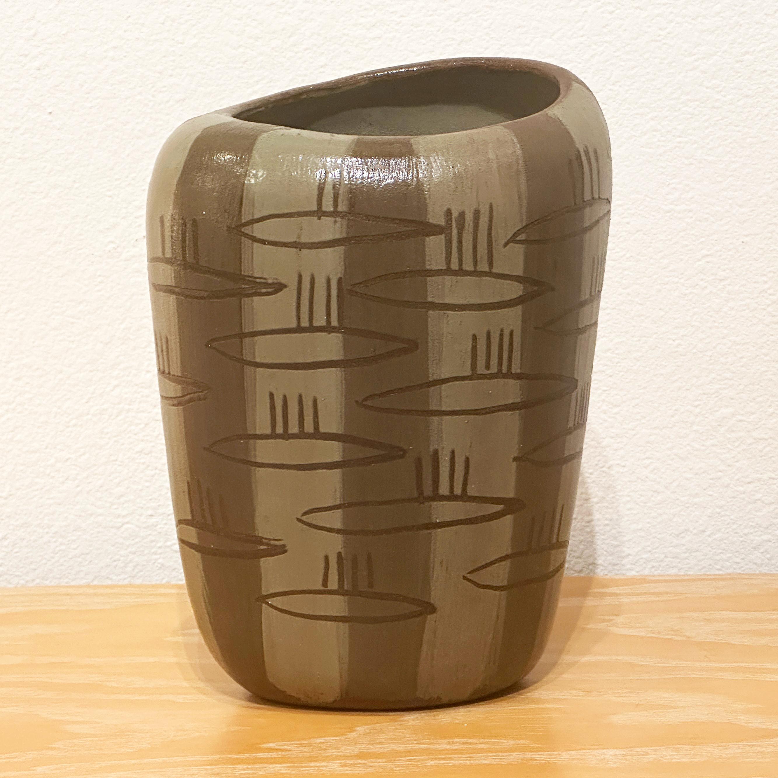 Lee Rosen for Design Technics Incised and Slip Decorated Abstract Design Vase, ca 1950s

This is a gorgeous and unique Design Technics vase by Lee Rosen that features a biomorphic shape and abstract decor. Could it be fish? It doesn't really matter