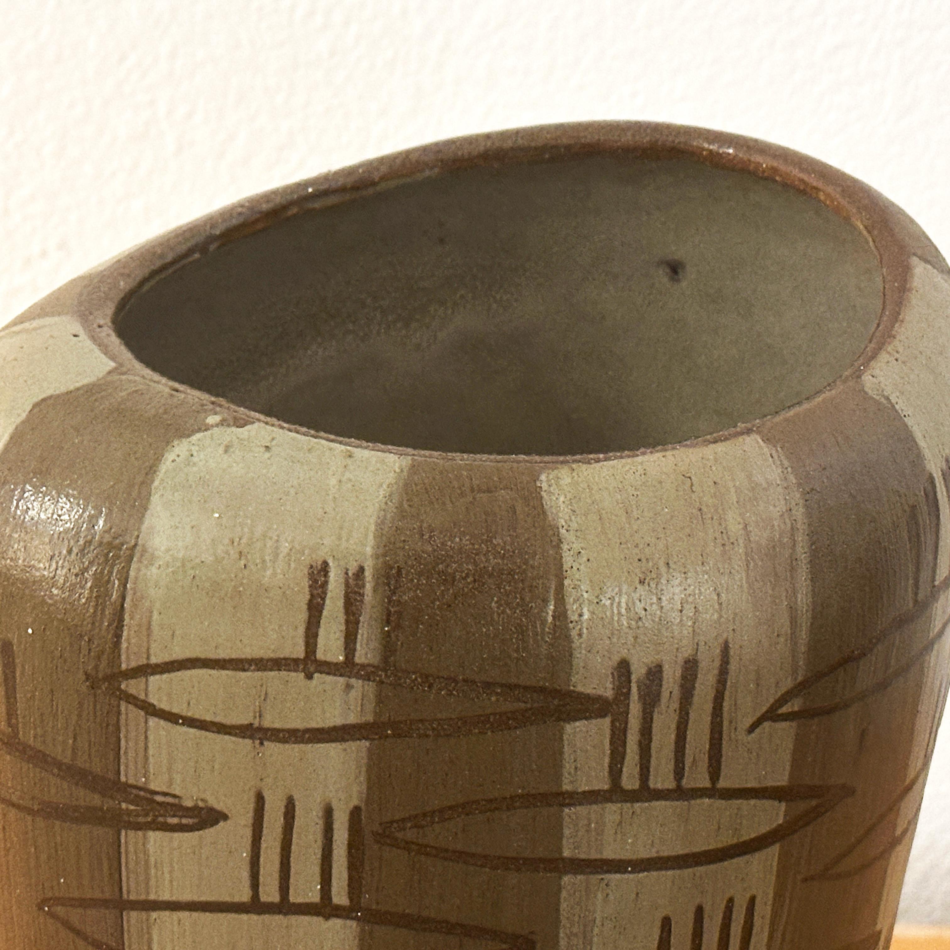 Lee Rosen Design Technics Incised & Slip Decorated Abstract Design Vase ca 1950s For Sale 1