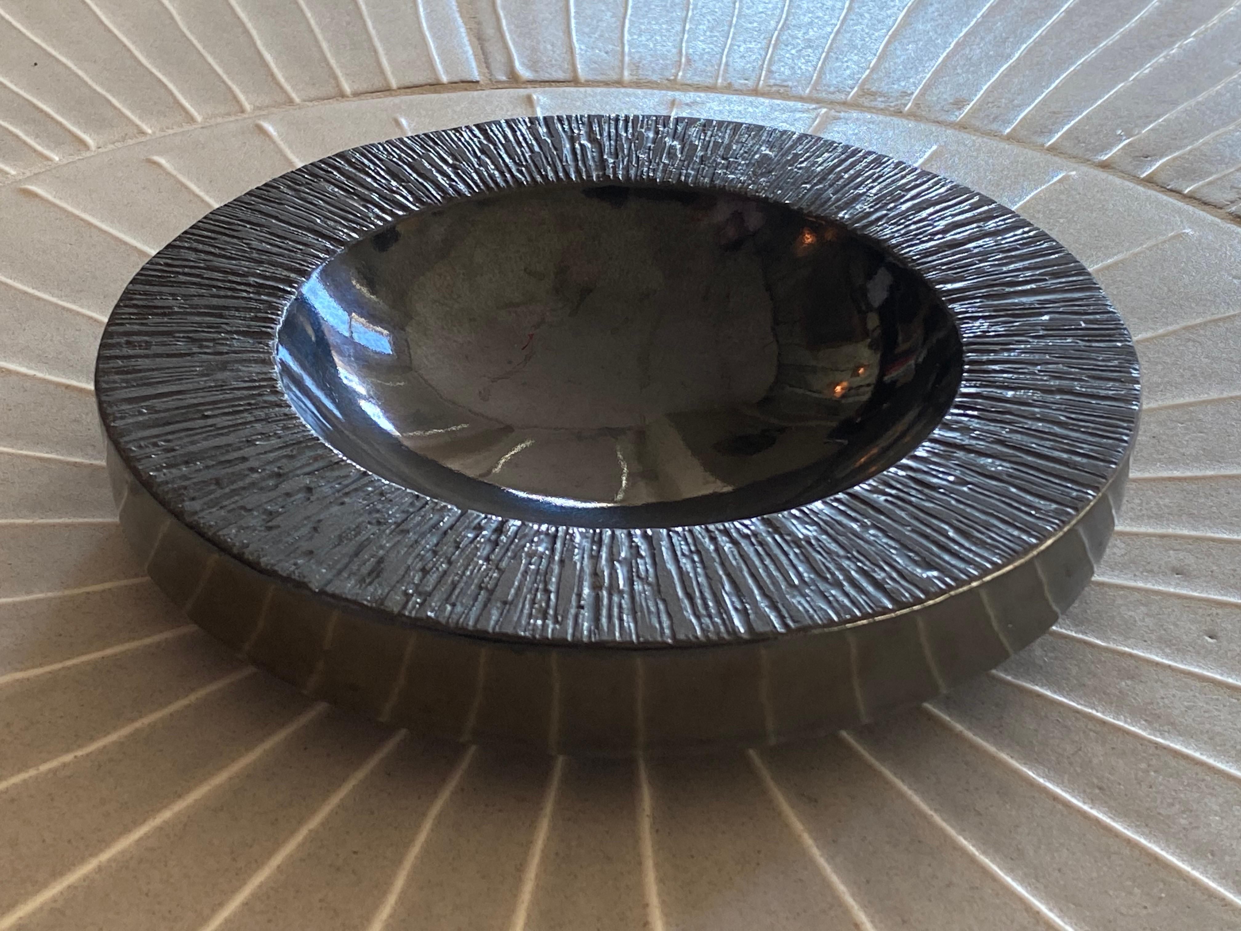 Lee Rosen für Design Technics Graphitgrau glasierte brutalistische Keramikschale im Zustand „Gut“ im Angebot in Southampton, NJ