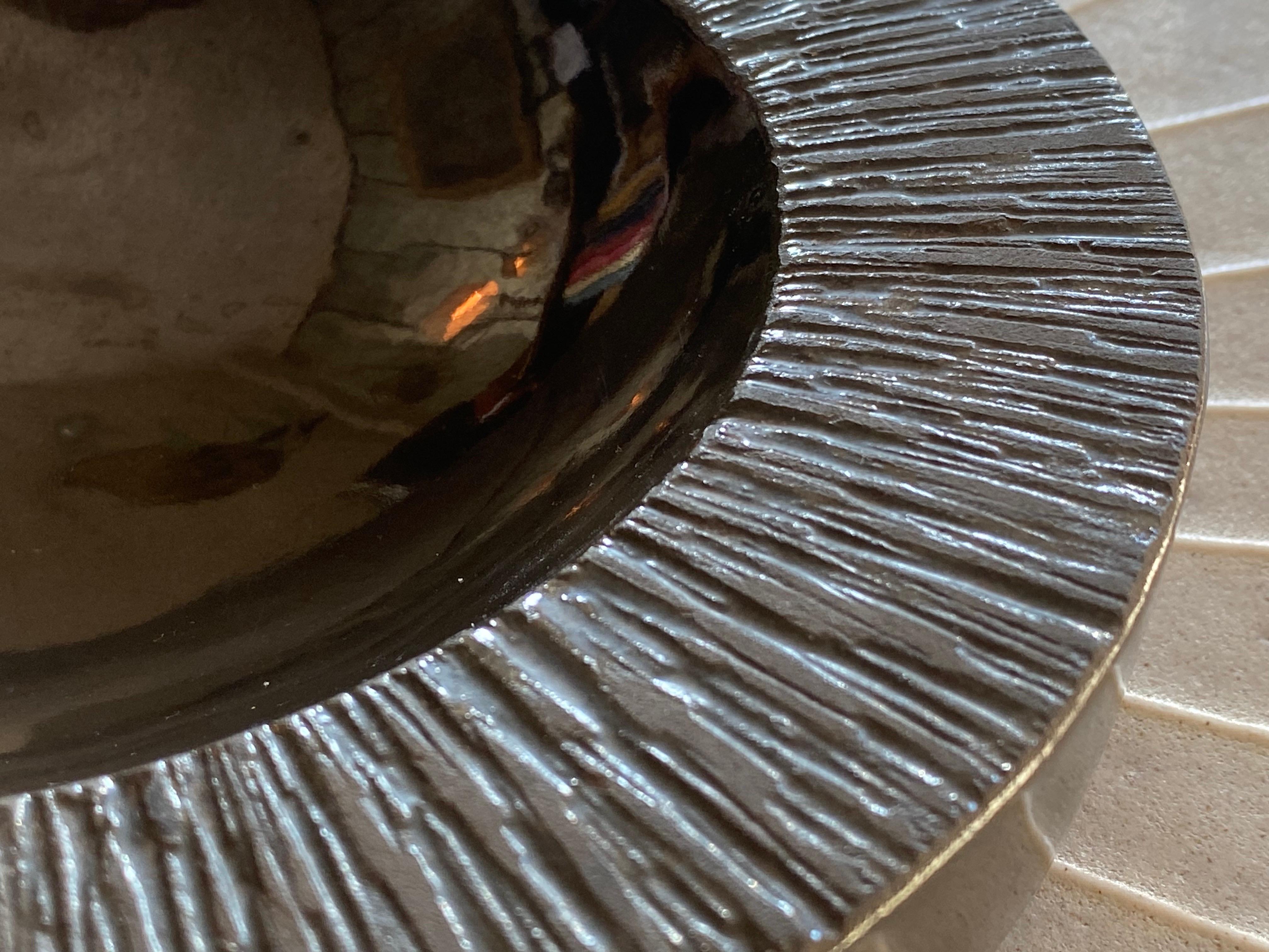 Lee Rosen für Design Technics Graphitgrau glasierte brutalistische Keramikschale (Mitte des 20. Jahrhunderts) im Angebot