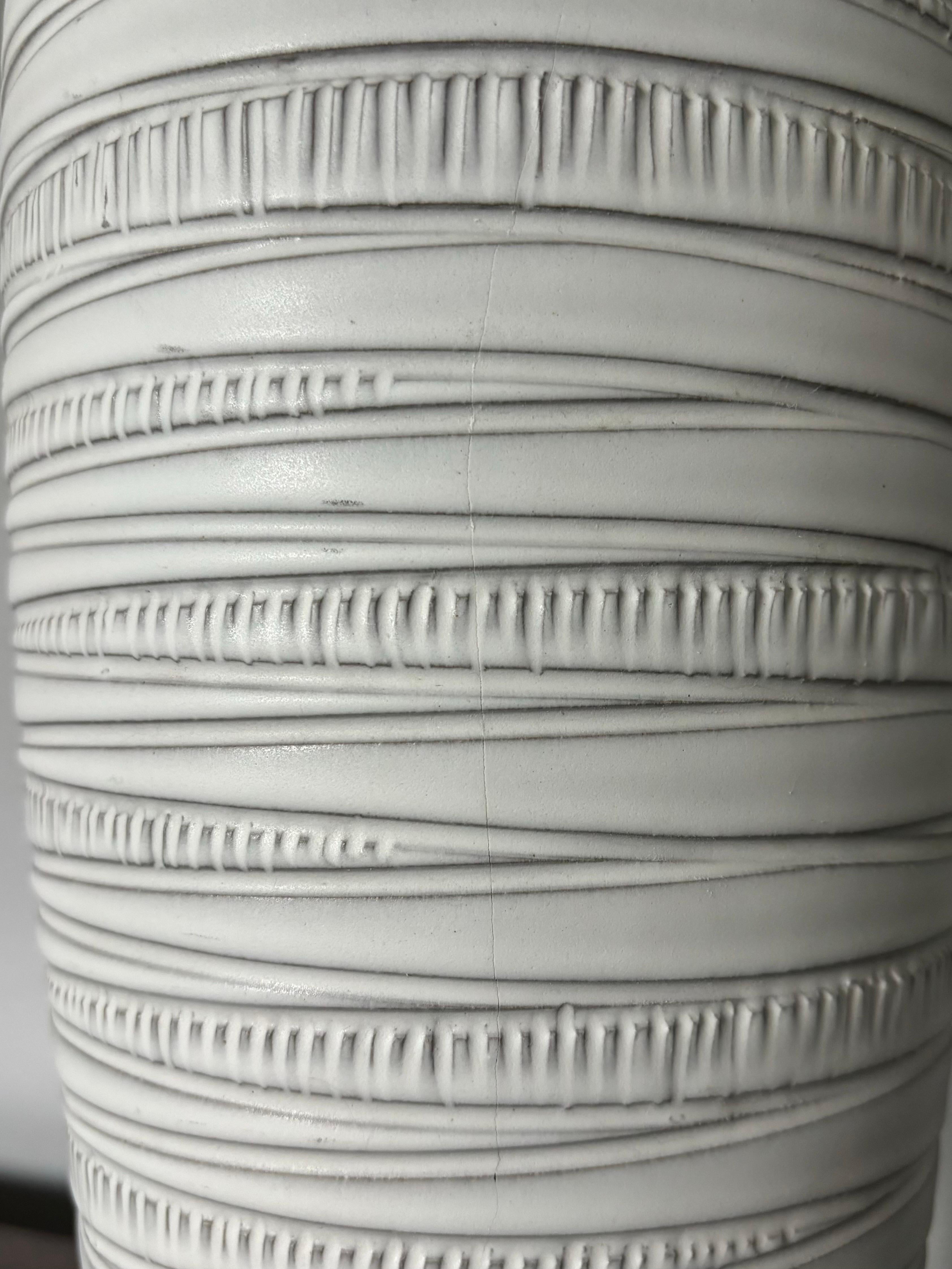 Lee Rosen per Design Technics Lampade da tavolo in ceramica artistica naturale incisa, anni '60 In condizioni buone in vendita a Boynton Beach, FL