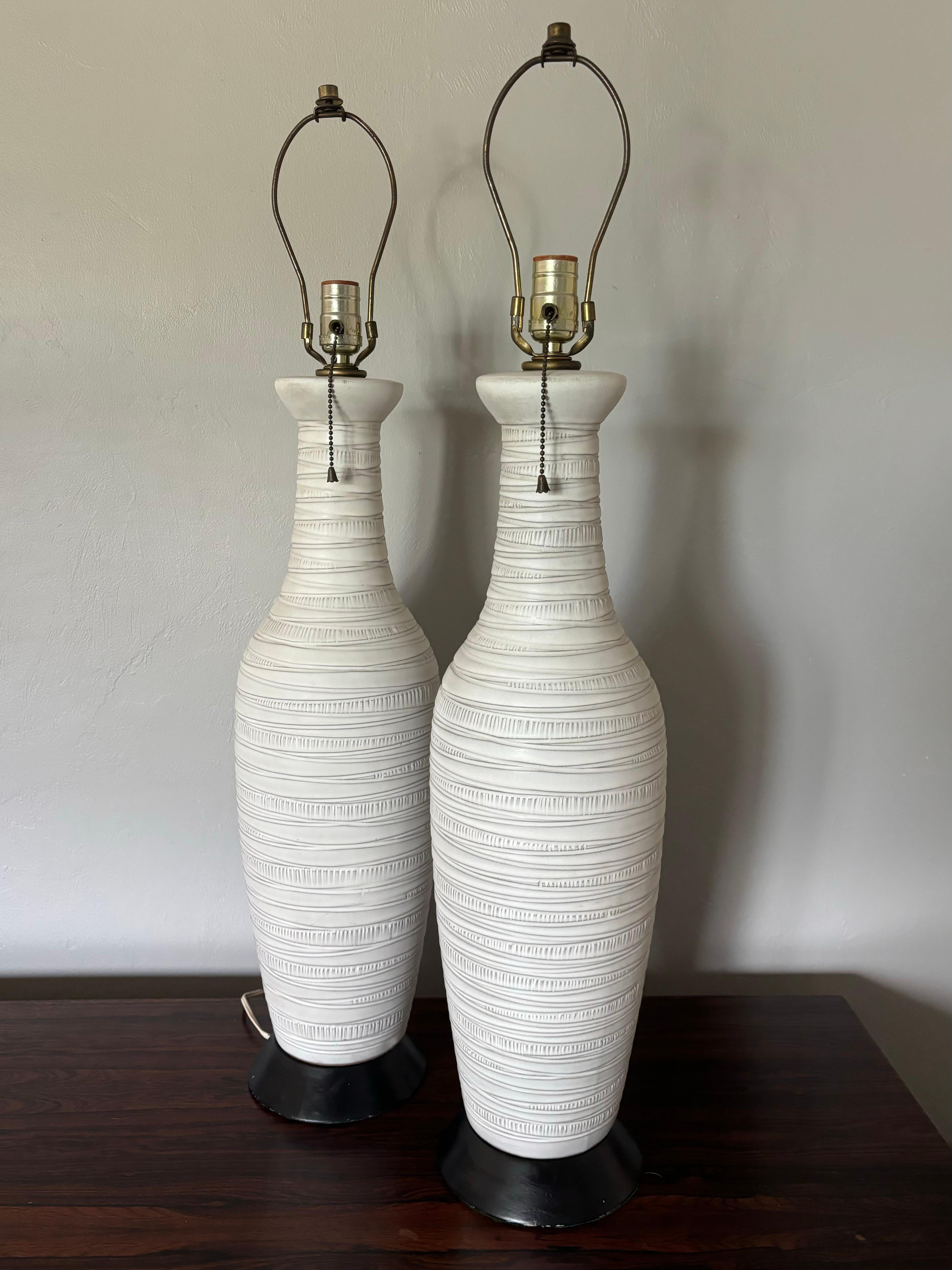 Lee Rosen per Design Technics Lampade da tavolo in ceramica artistica naturale incisa, anni '60 in vendita 1