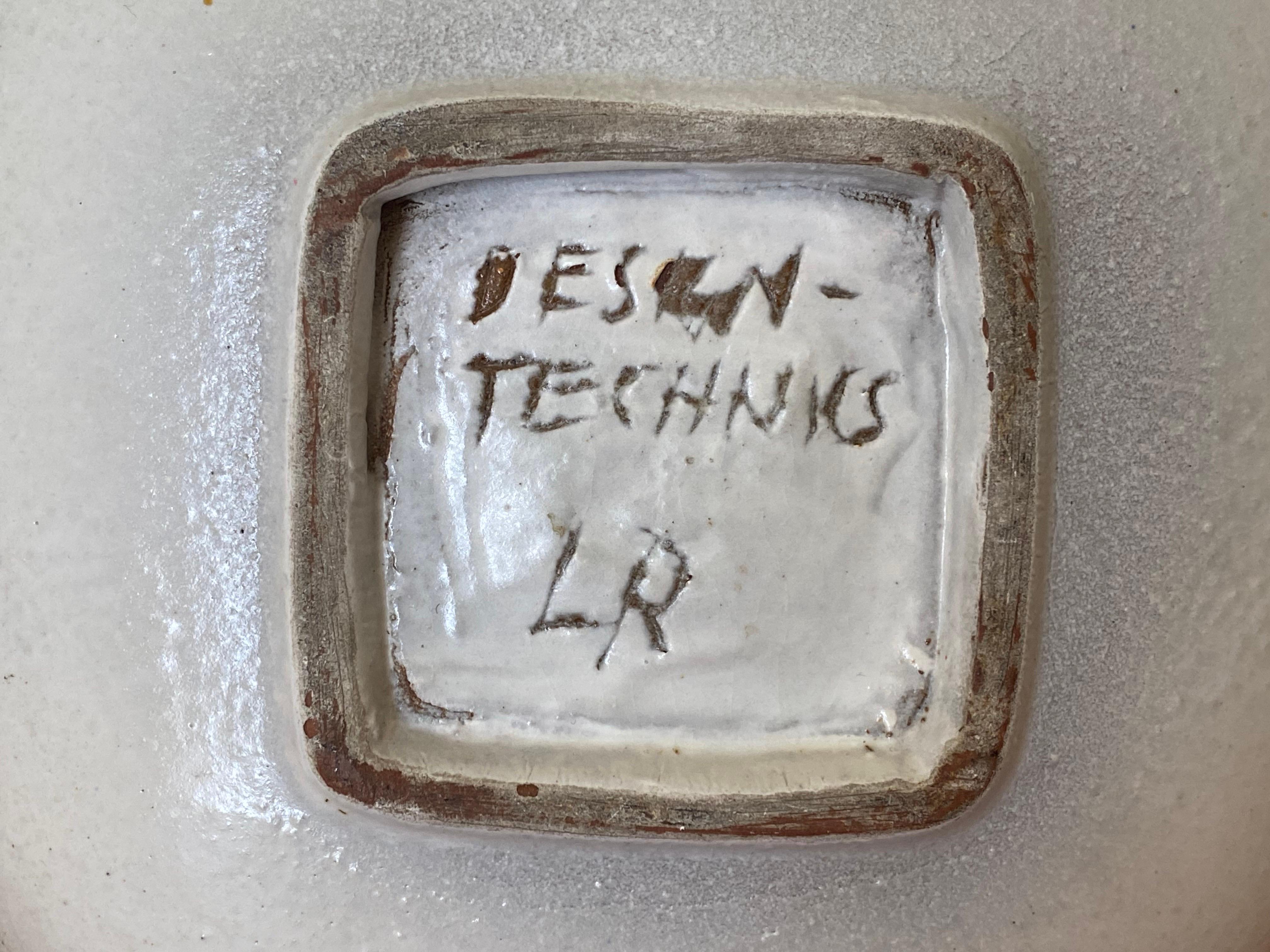 Ceramica Lee Rosen per Design Technics Piatto con linee in rilievo Technic in vendita
