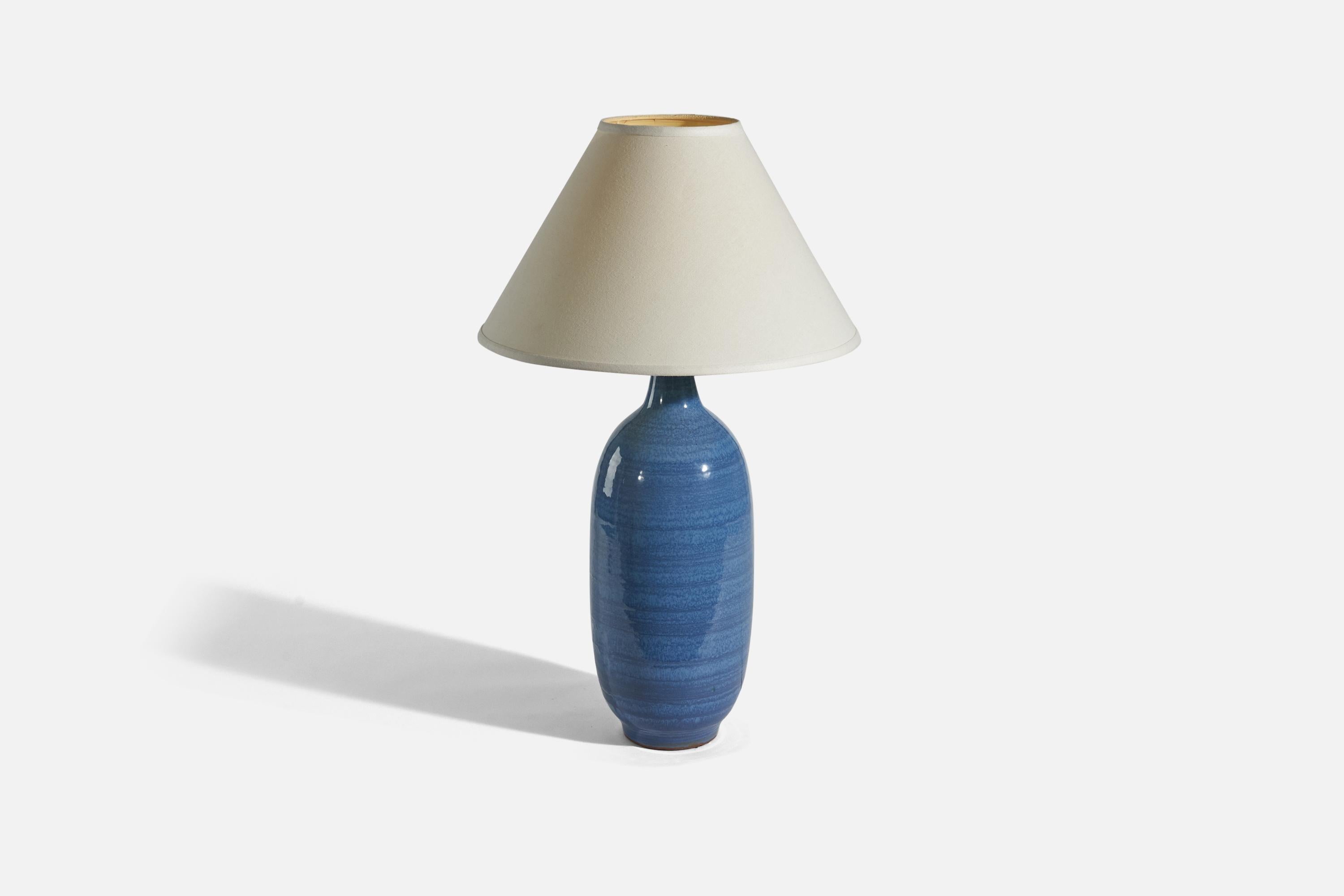 A pair of blue, glazed ceramic table lamps designed by Lee Rosen and produced by Design Technics, United States, 1950s. 

Sold without lampshade. 
Dimensions of lamp (inches) : 22.93 x 7.81 x 7.81 (Height x Width x Depth)
Dimensions of shade