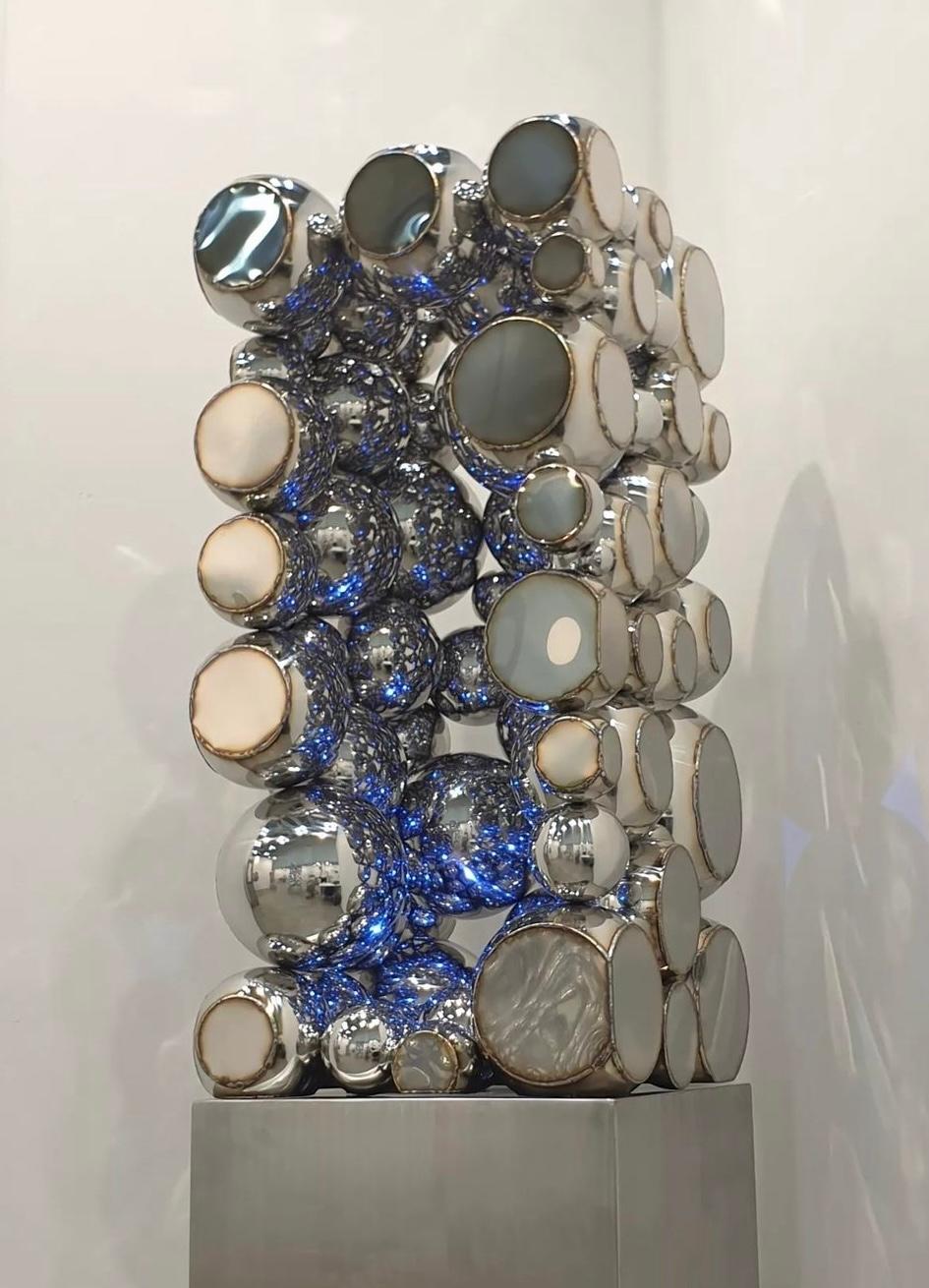 Lee Song Joon Abstract Sculpture - Infinity_B45