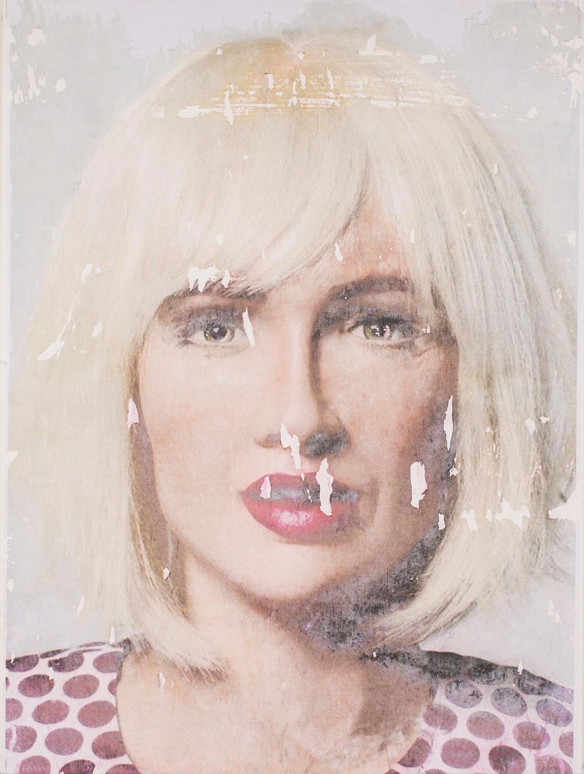 Figurative Painting Lee Wells - Portraits de Androids, Sophia blonde