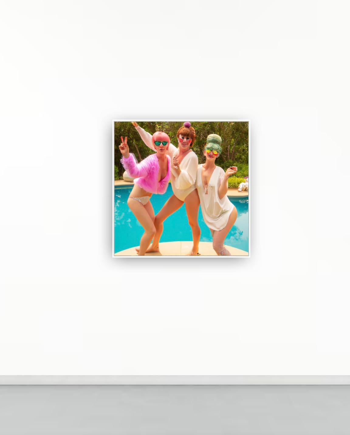 Lee Wells „The Three Graces, Poolside Party #62“ im Angebot 3