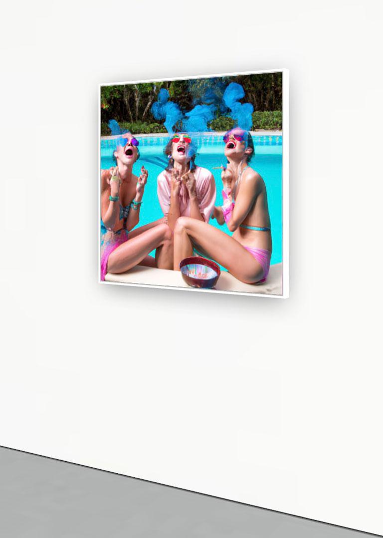 Poolside Party n° 41 (Série Naiades 1.0) - Contemporain Photograph par Lee Wells