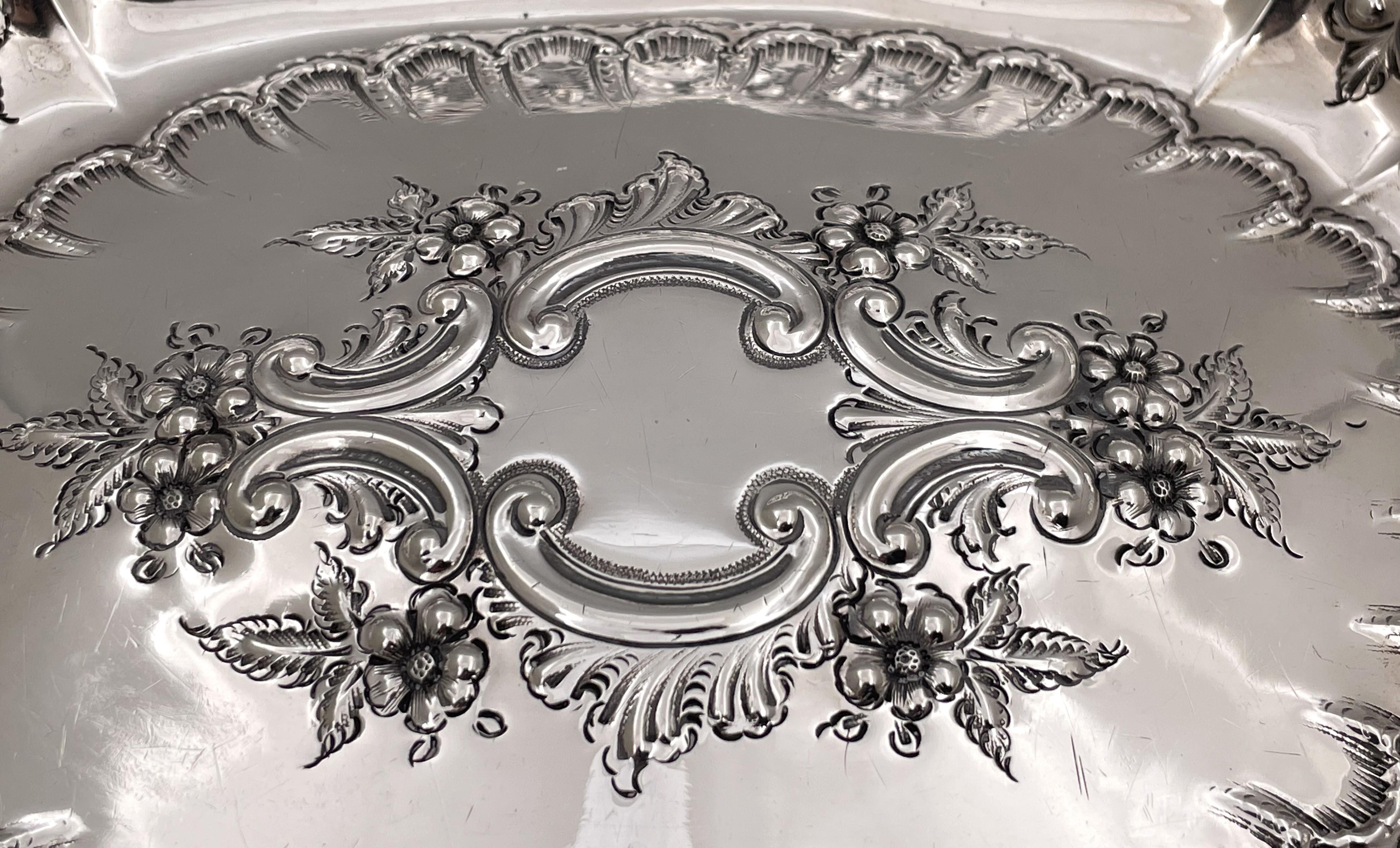 Early 20th Century Lee & Wigfull English Sterling Silver 1902 Edwardian Bread Dish / Basket For Sale