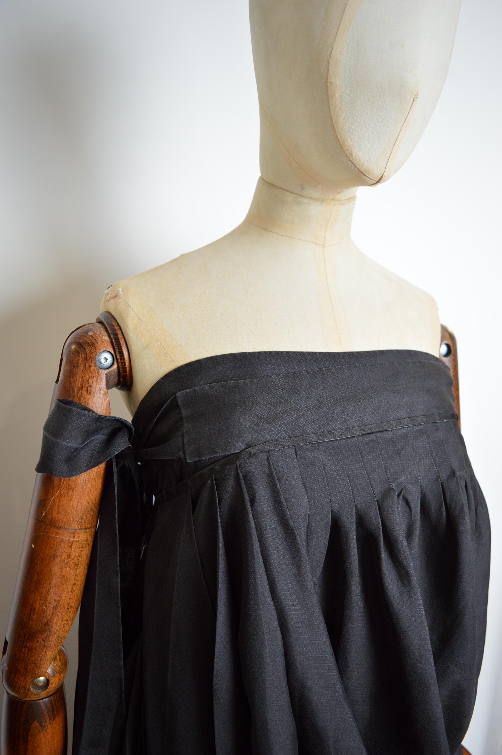 LEE YOUNG HEE 'Clothes of Wind' Abito hanbok nero in organza di seta tinto a mano in vendita 7