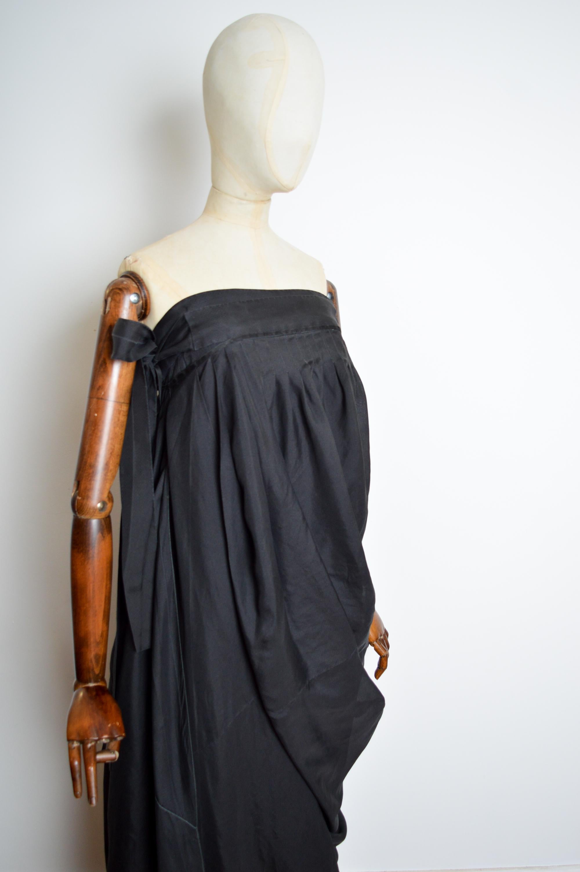 LEE YOUNG HEE 'Clothes of Wind' Abito hanbok nero in organza di seta tinto a mano in vendita 9