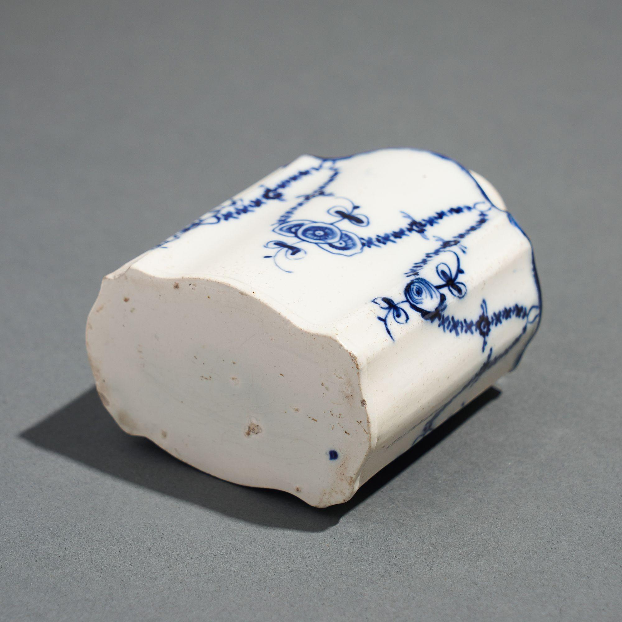 Leeds pearlware shaped creamware tea caddy, c. 1780 For Sale 5