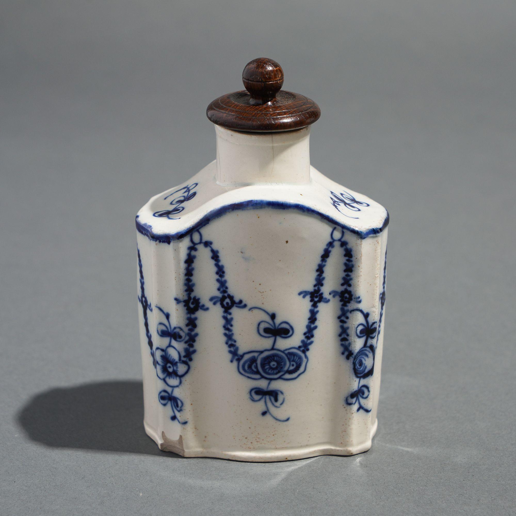 18th Century Leeds pearlware shaped creamware tea caddy, c. 1780 For Sale