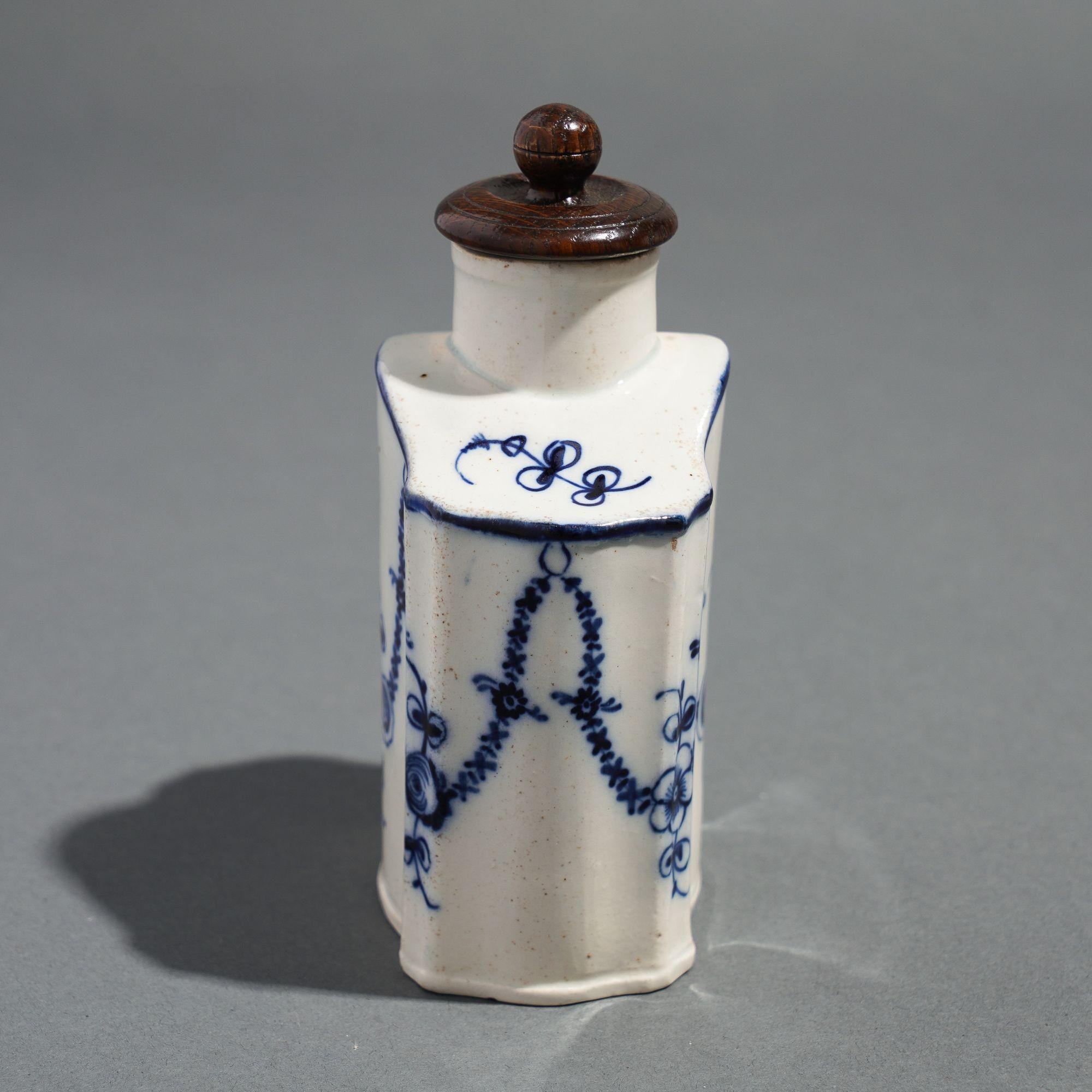 Leeds pearlware shaped creamware tea caddy, c. 1780 For Sale 1