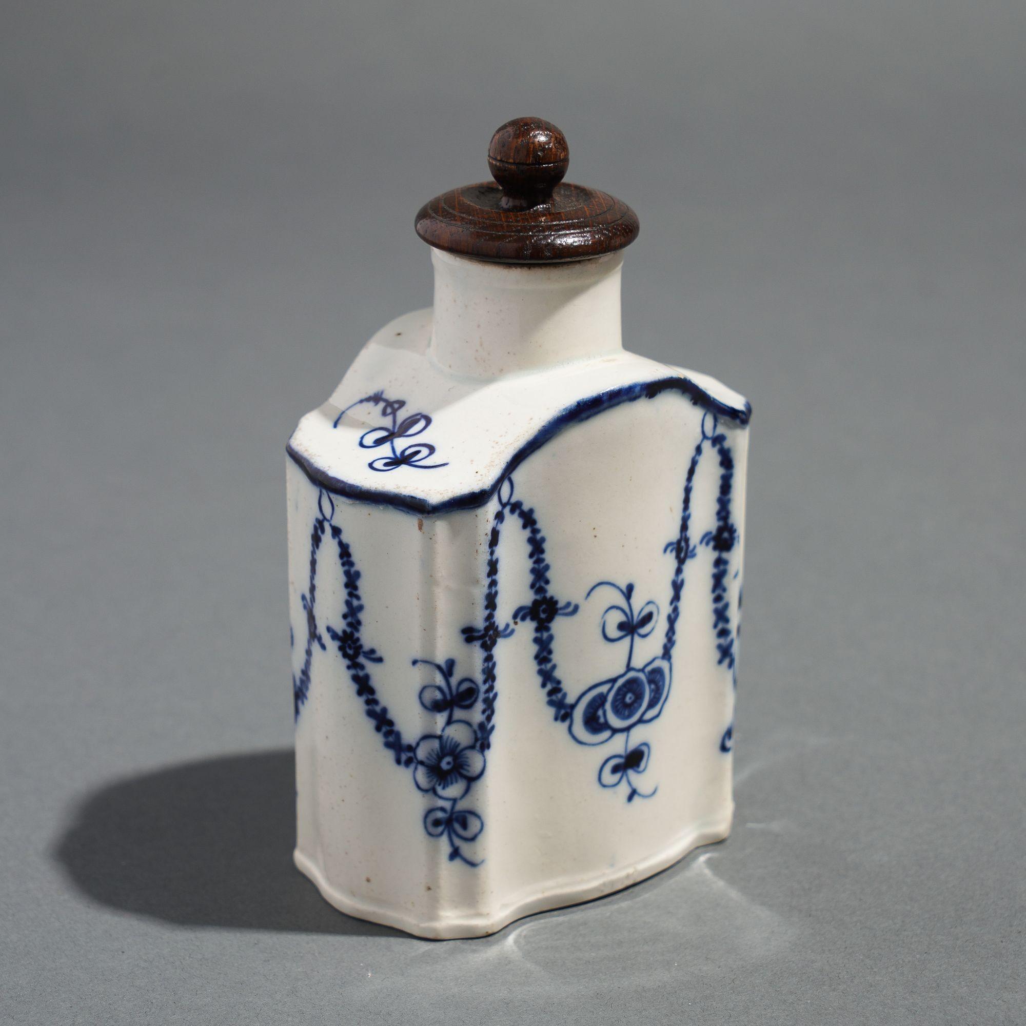 Leeds pearlware shaped creamware tea caddy, c. 1780 For Sale 2