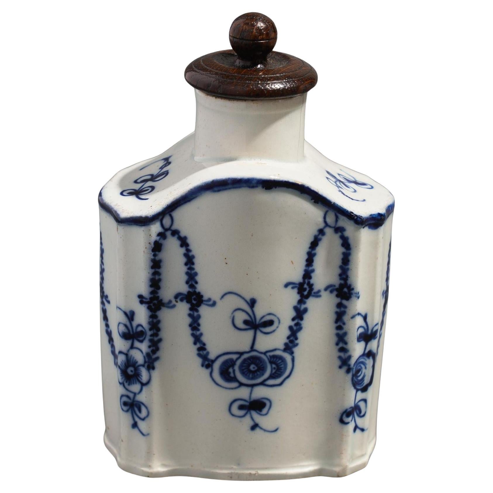 Leeds pearlware shaped creamware tea caddy, c. 1780 For Sale
