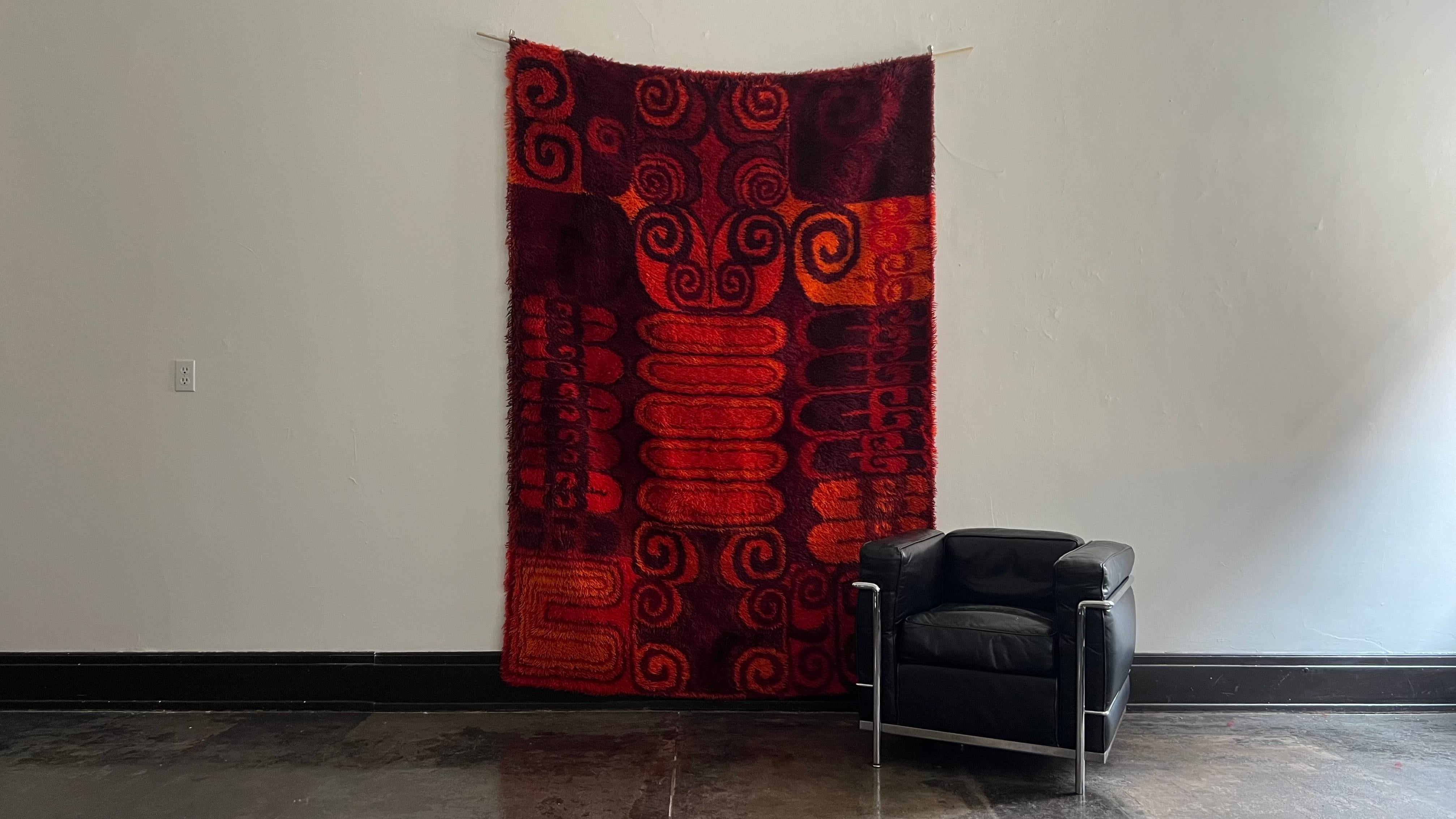 This monumental wall hanging by Leena Kaisa Halme is hand-knotted with deep shades of red, orange, and black to make folk-art patterns. 

Pictured with a Cassina LC2 (sold separately). 