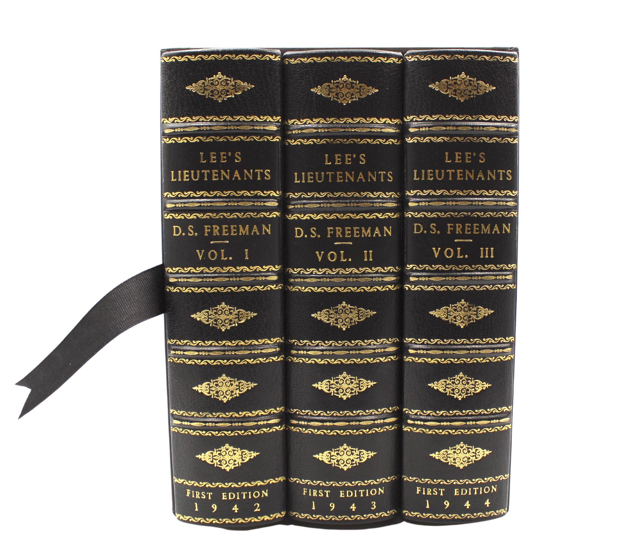 Embossé Les Lieutenants de Douglas Southhall Freeman, trois volumes, première édition, 1942 en vente