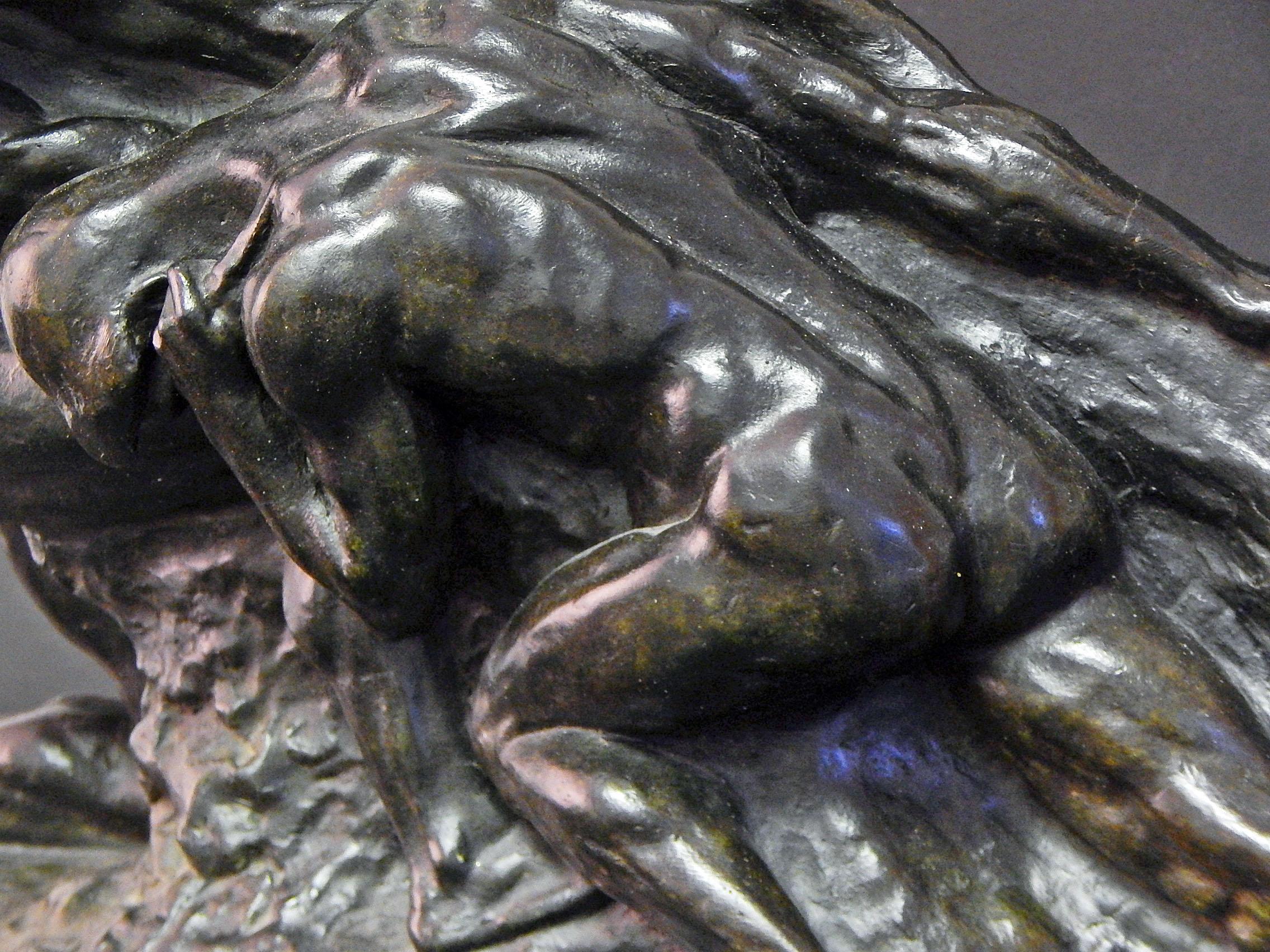 Belge L'Effort, grand bronze Art Déco avec des hommes nus en couple en vente