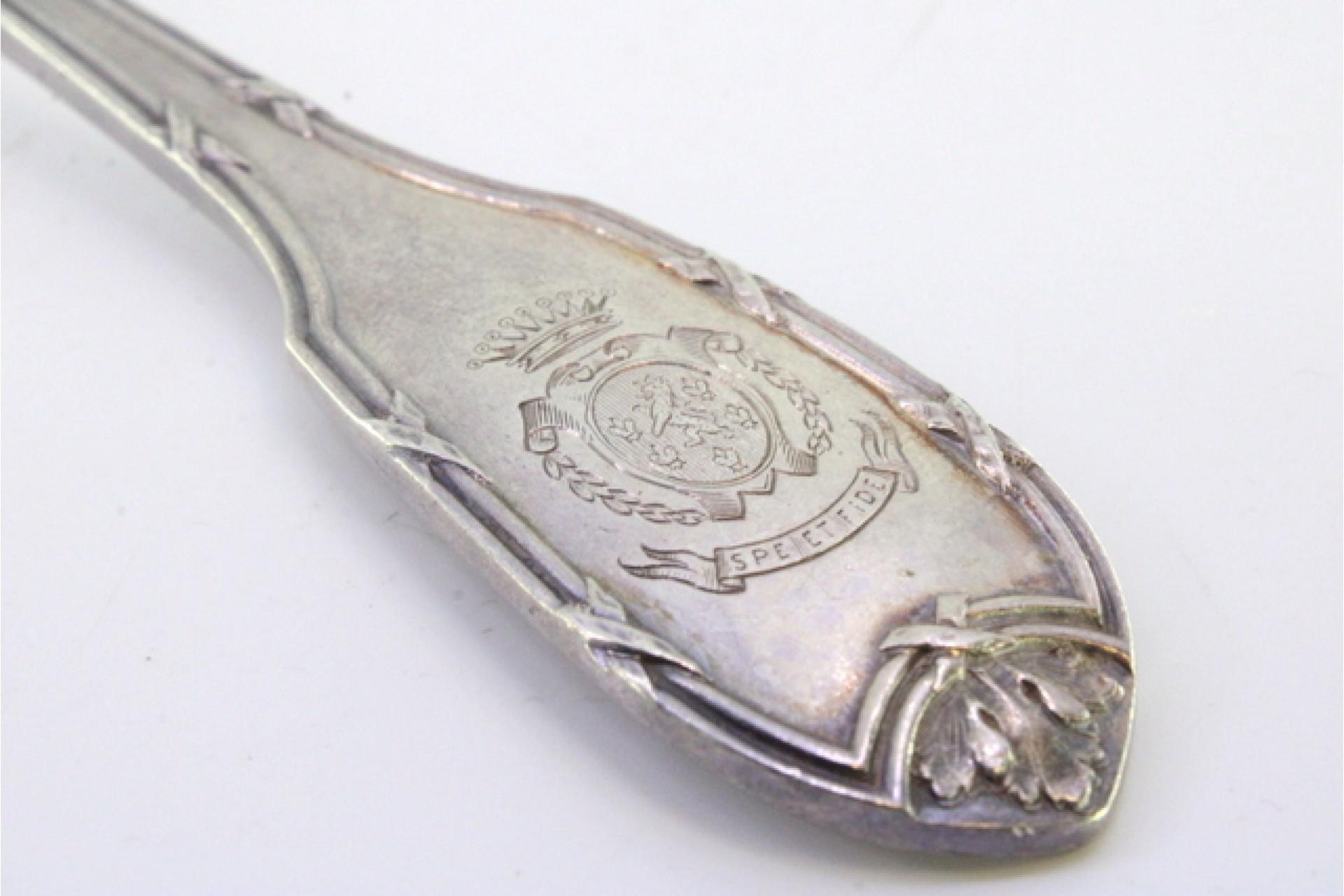 Left-handed silver ice cream scoop with grooved handle and monogram Europeo en venta