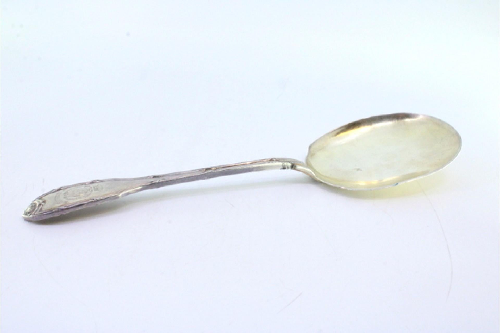 Left-handed silver ice cream scoop with grooved handle and monogram siglo XIX en venta