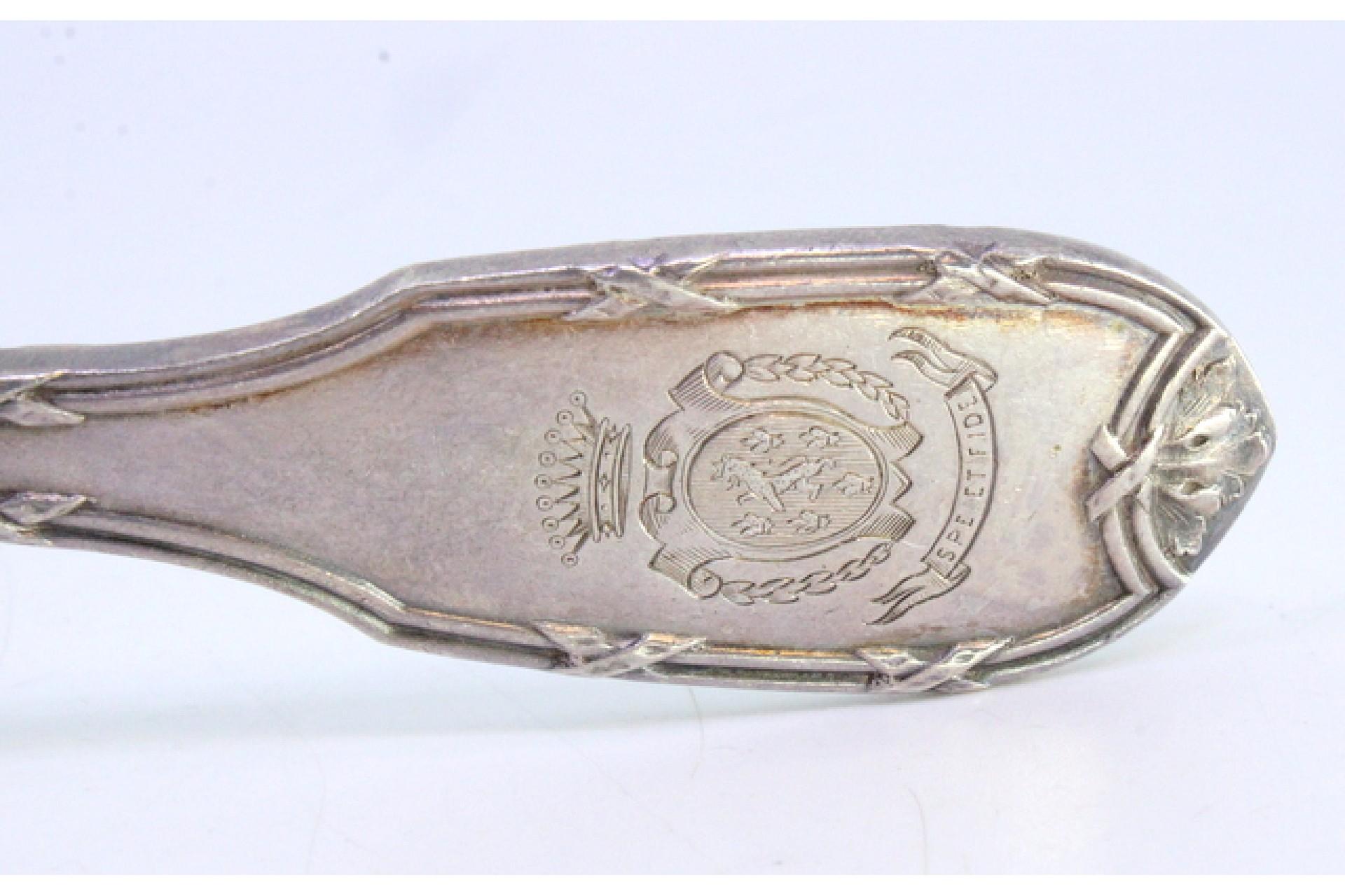Left-handed silver ice cream scoop with grooved handle and monogram en venta 1