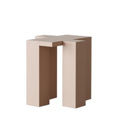 Beistelltisch mit Beinen, lachsfarben lackiert von Hermhaus