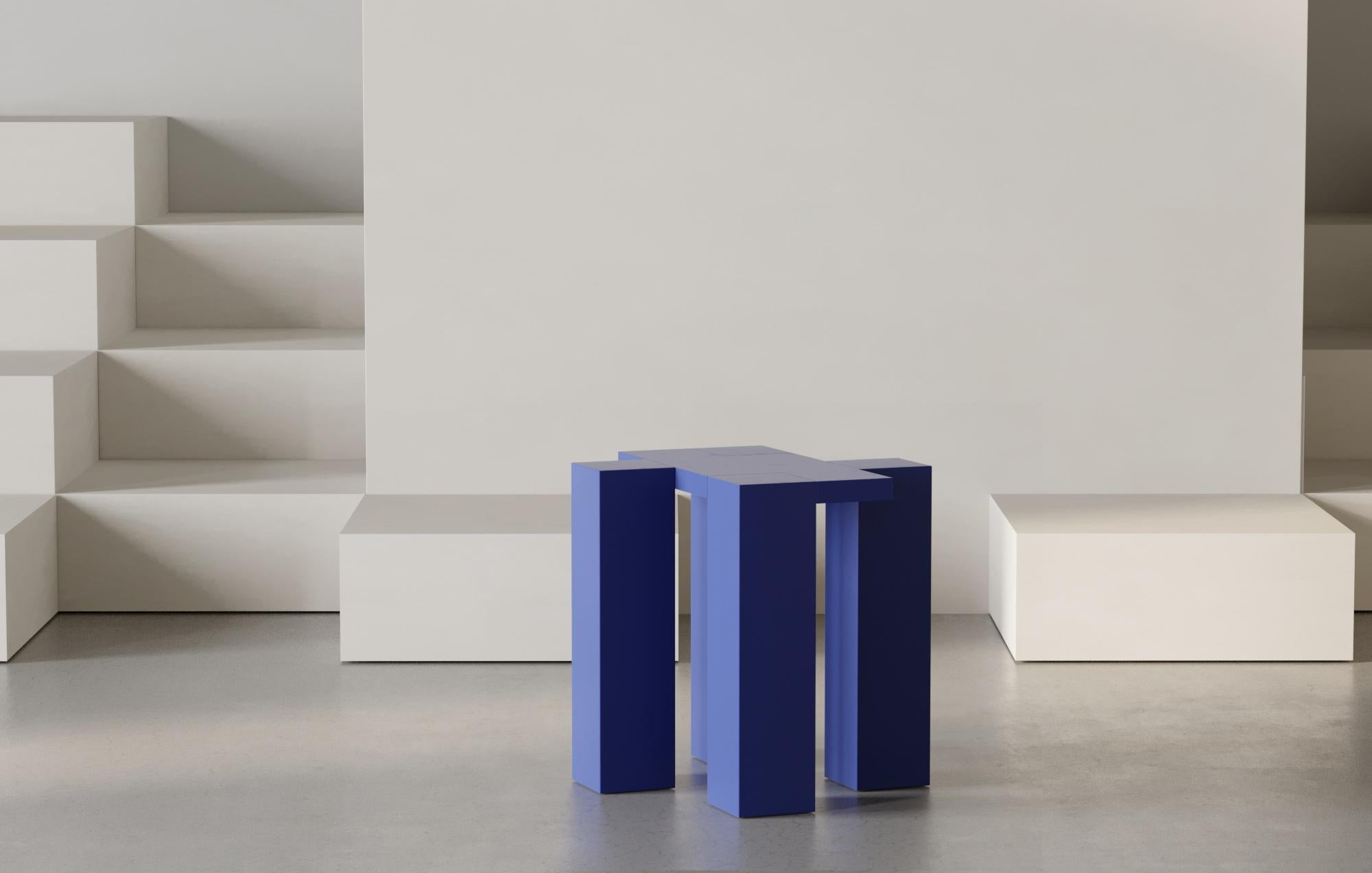 Avec sa forme de prisme rectangulaire et sa structure à quatre pieds, Leg se distingue par sa capacité à être combiné dans différentes couleurs. Plus que fonctionnel, Leg crée une harmonie parfaite lorsqu'il est placé côte à côte, apportant de