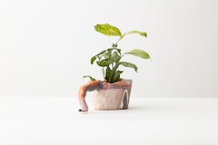 Jardinière en terre cuite faite à la main « Leg Up »