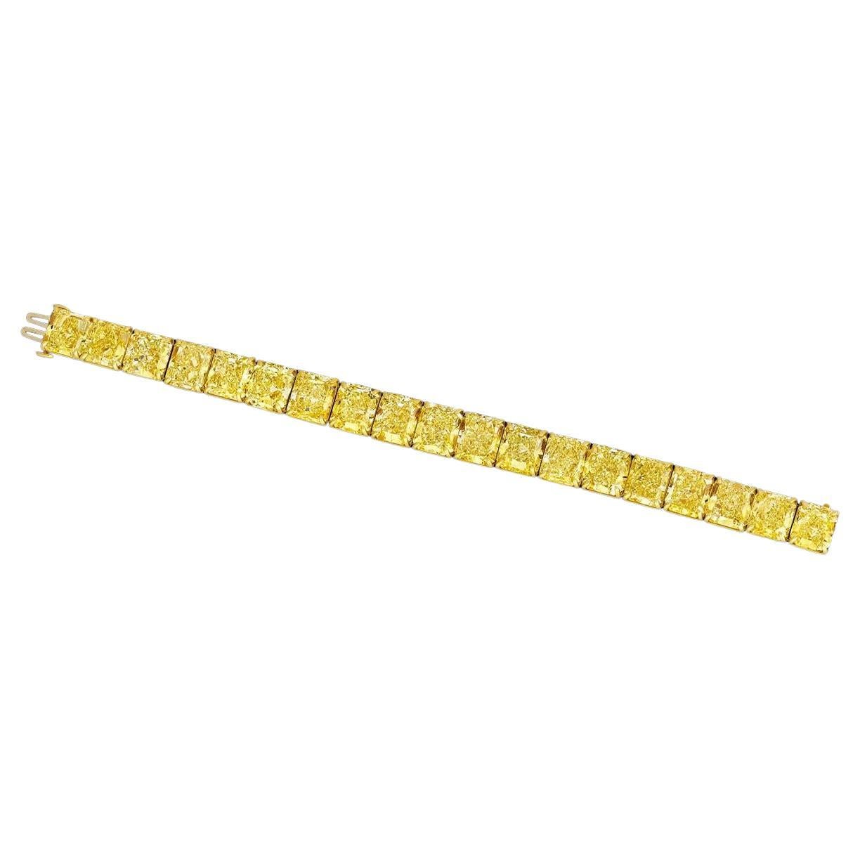 Dieses Armband mit 28 Karat Diamanten im Brillantschliff ist ein seltenes Beispiel für Harmonie, Klang und Struktur. Es ist ein Meisterwerk der Diamantenauswahl und der ästhetischen Handwerkskunst. Mit 28 natürlichen Diamanten im Brillantschliff,