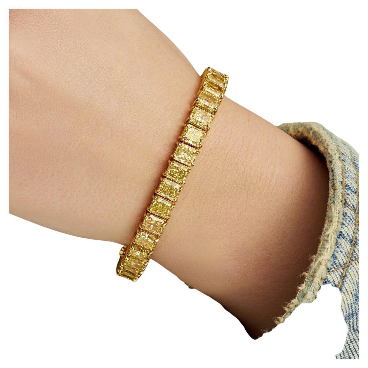 OUR LEGACY 28 Karat Diamantarmband mit Strahlenschliff  Fancy Color GIA zertifiziert (Radiantschliff) im Angebot
