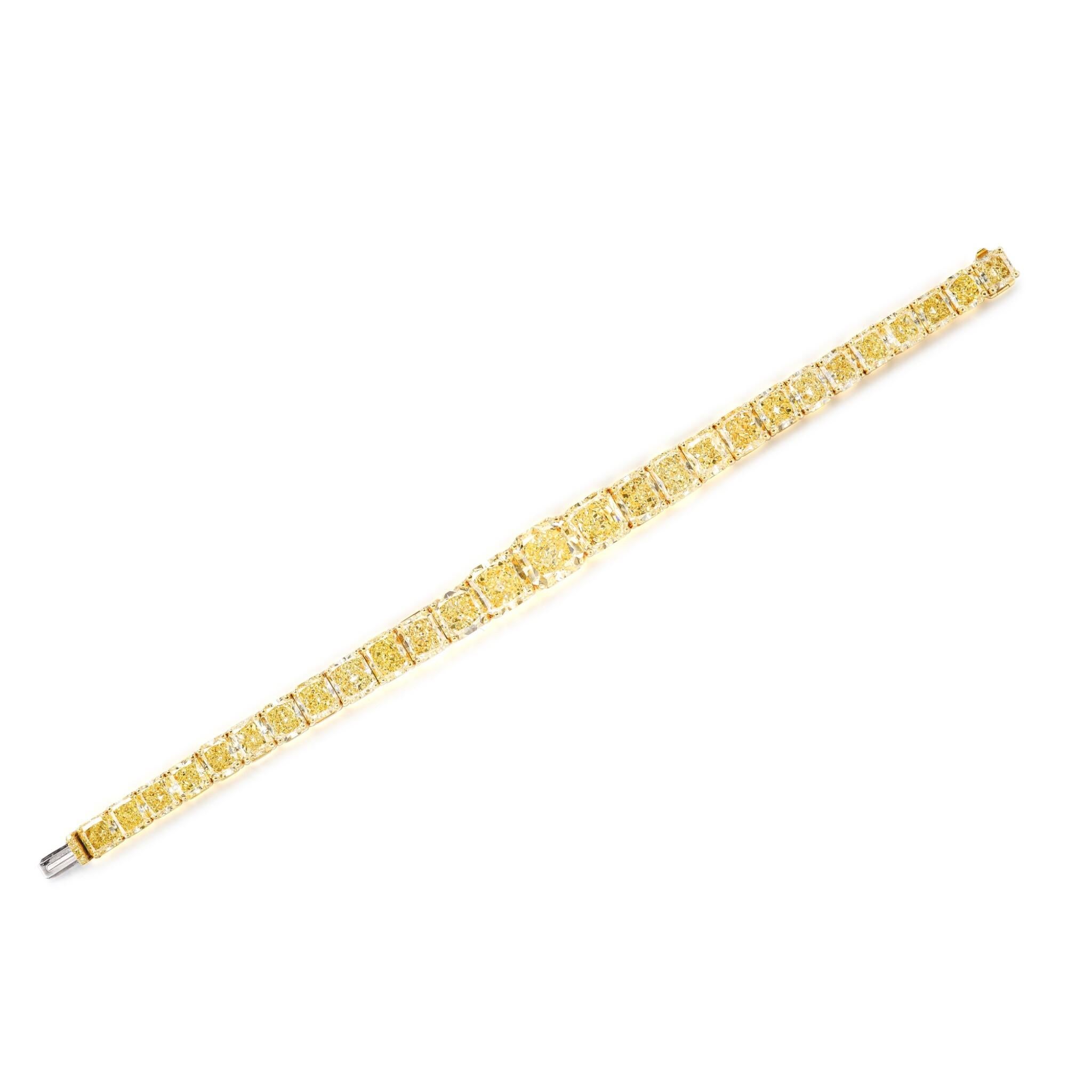 LEGACY Diamant coussin de 35 carats de couleur jaune fantaisie Neuf - En vente à Mumbai, IN