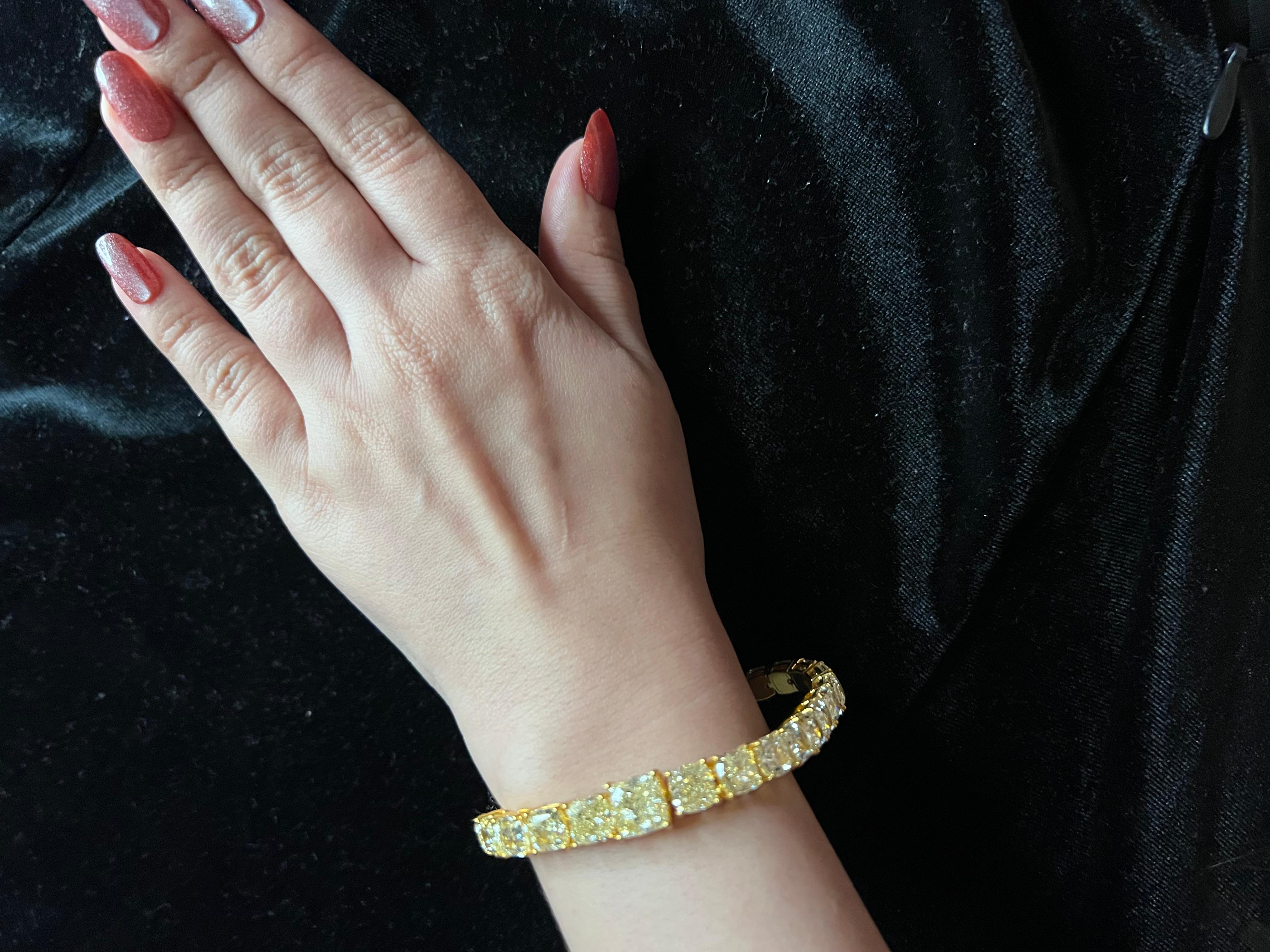 OUR LEGACY 40 Karat Fancy Color Cushion Cut Diamantarmband  GIA-zertifiziert im Angebot 3