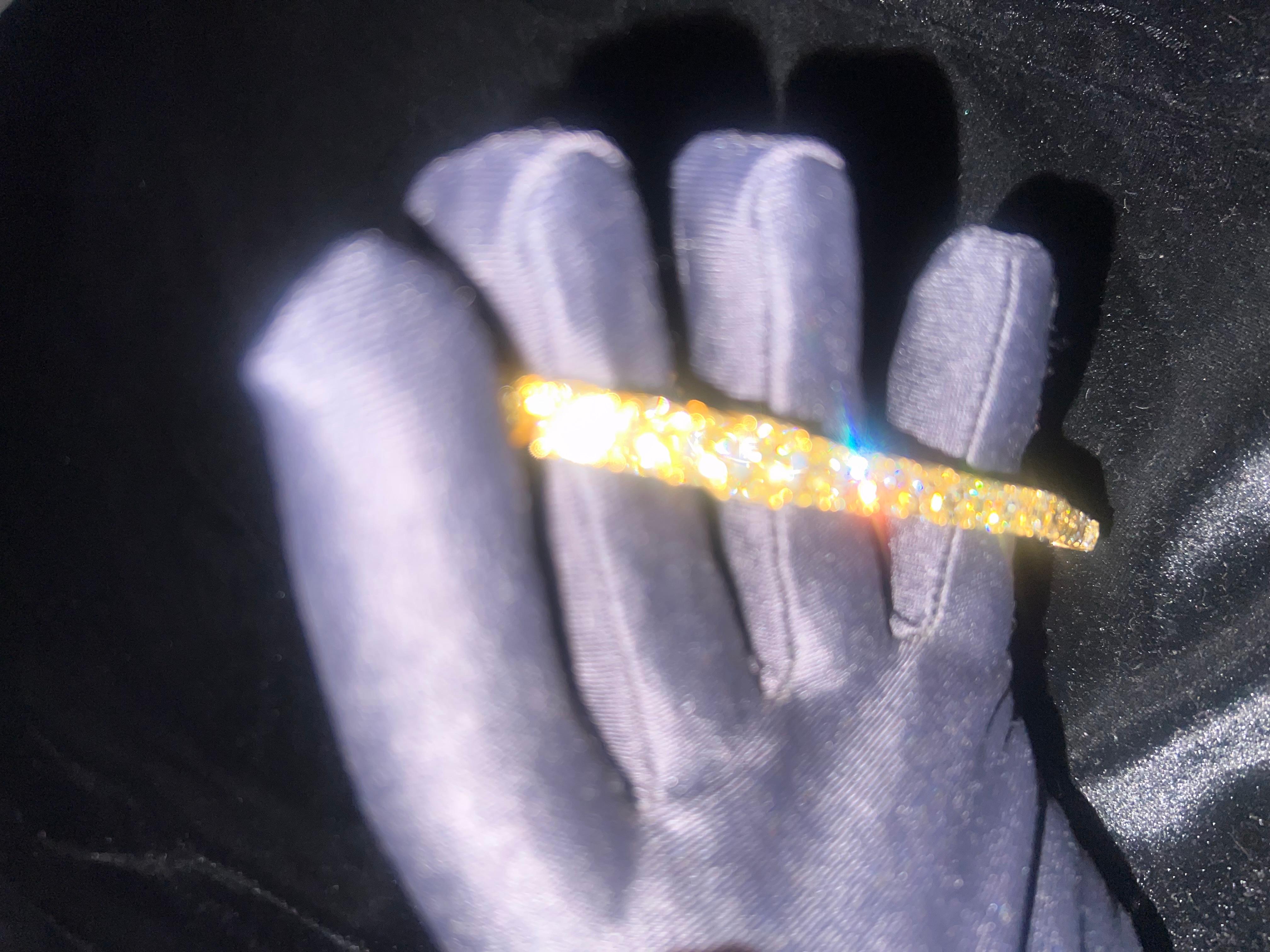Bracelet en diamant taillé en coussin de 40 carats de couleur jaune fantaisie  Certifié GIA en vente 9