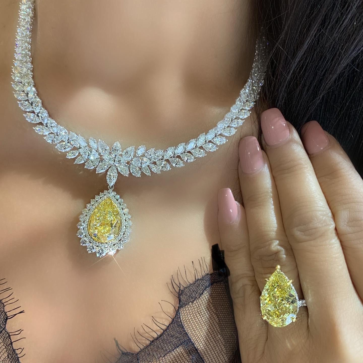 LEGACY 45 Karat GIA zertifiziert 10ct Fancy Yellow Pear  D-F Farbe High Jewelry im Zustand „Neu“ im Angebot in Mumbai, IN