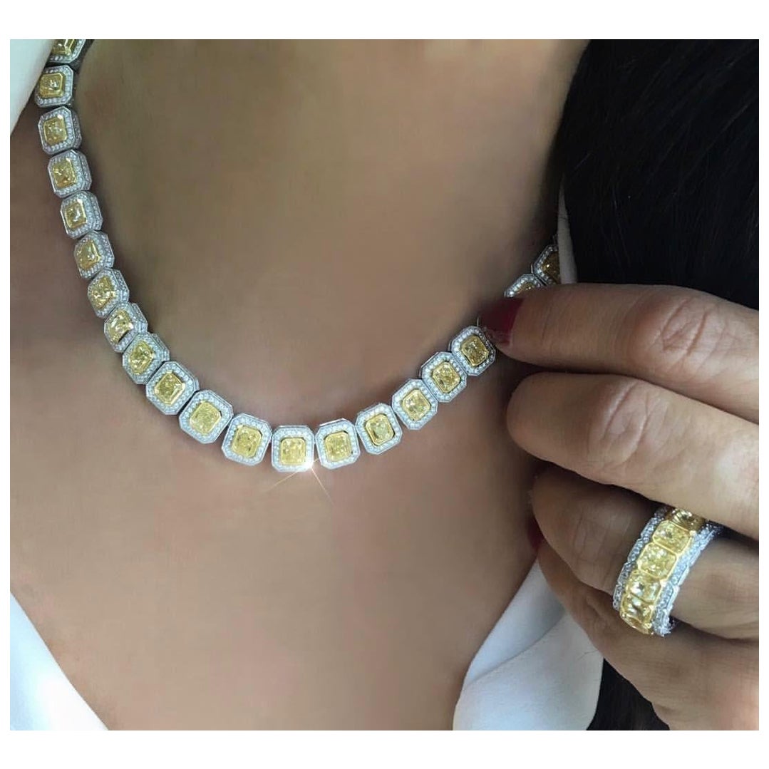 Chaîne de tennis LEGACY 50 carats de diamant jaune intense fantaisie  Diamants naturels en vente