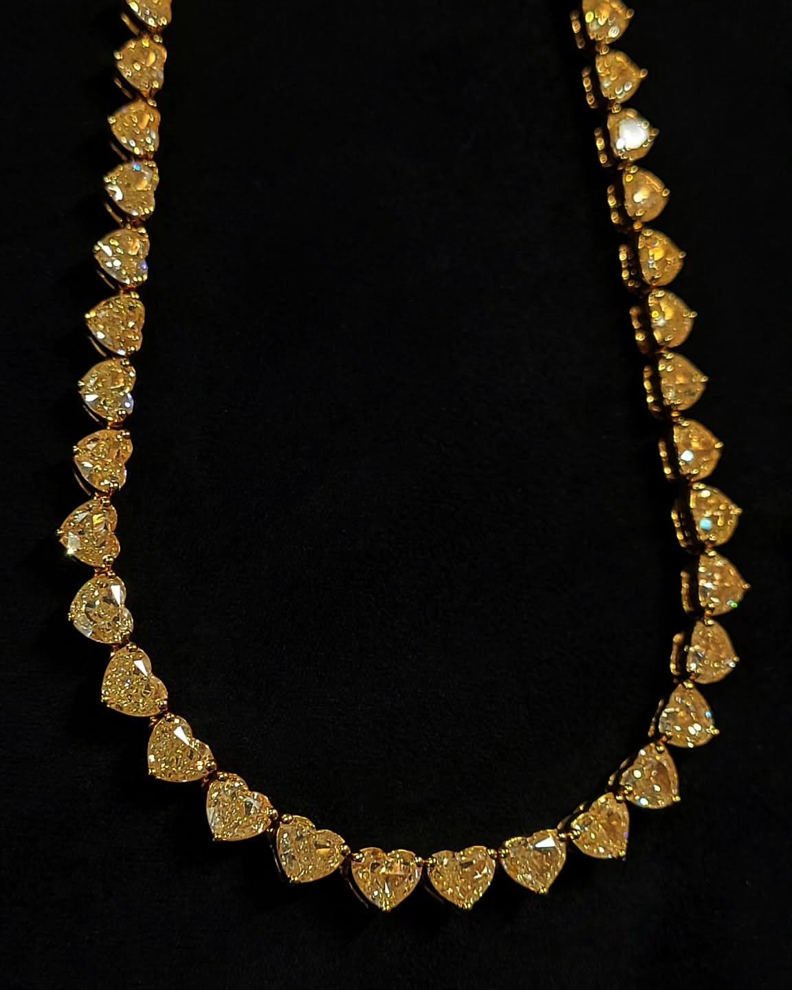 LEGACY Collana di diamanti a cuore giallo fantasia da 50 carati Collezione heritage GIA in vendita 1