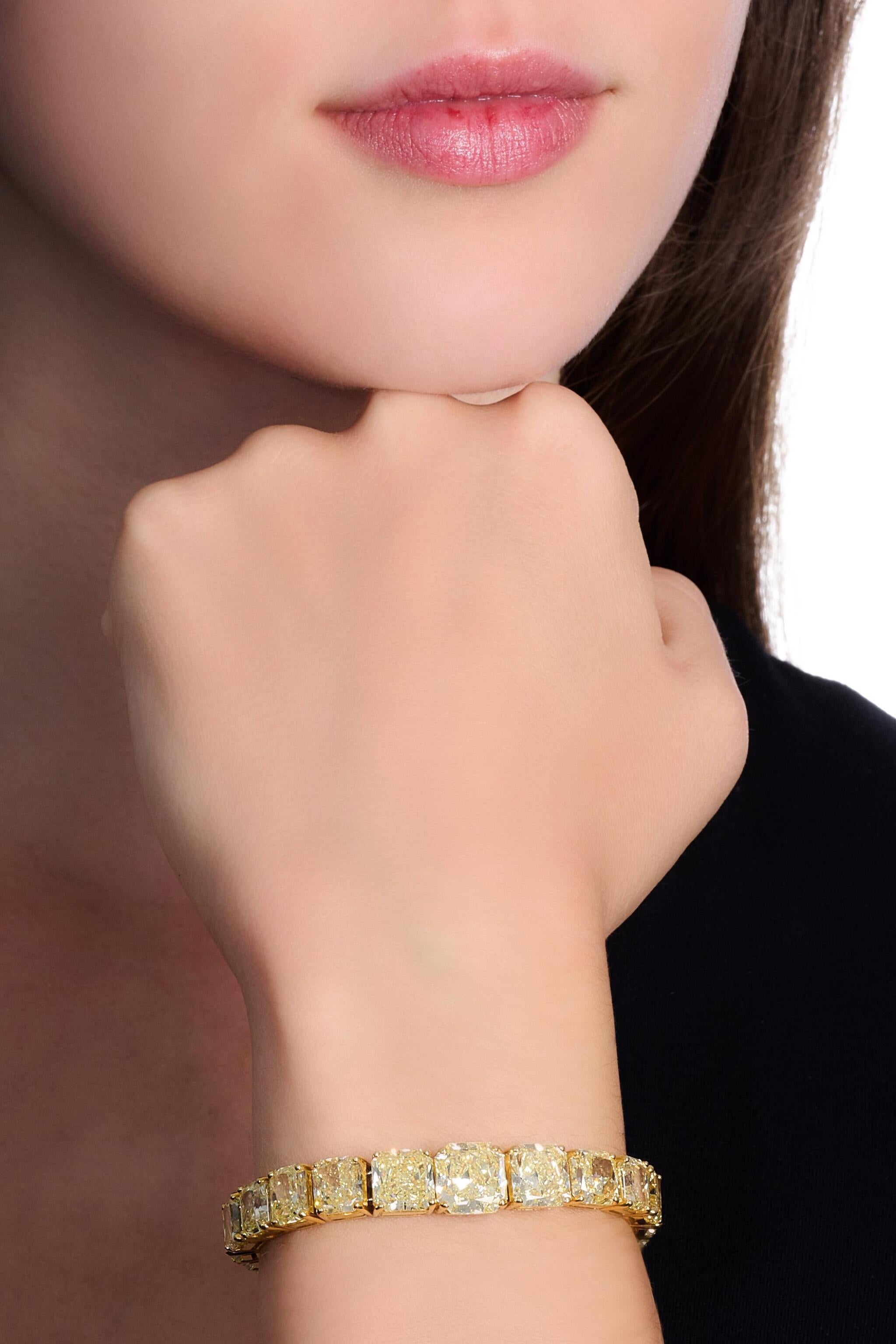 LEGACY Bracelet en diamant radiant de 50 carats  Jaune fantaisie en vente 4
