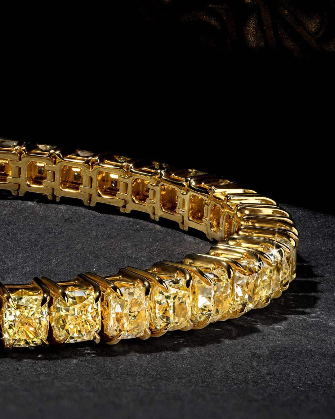 LEGACY 60 Carat  Diamants de taille coussin de couleur jaune fantaisie Bracelet de tennis GIA Pour femmes en vente