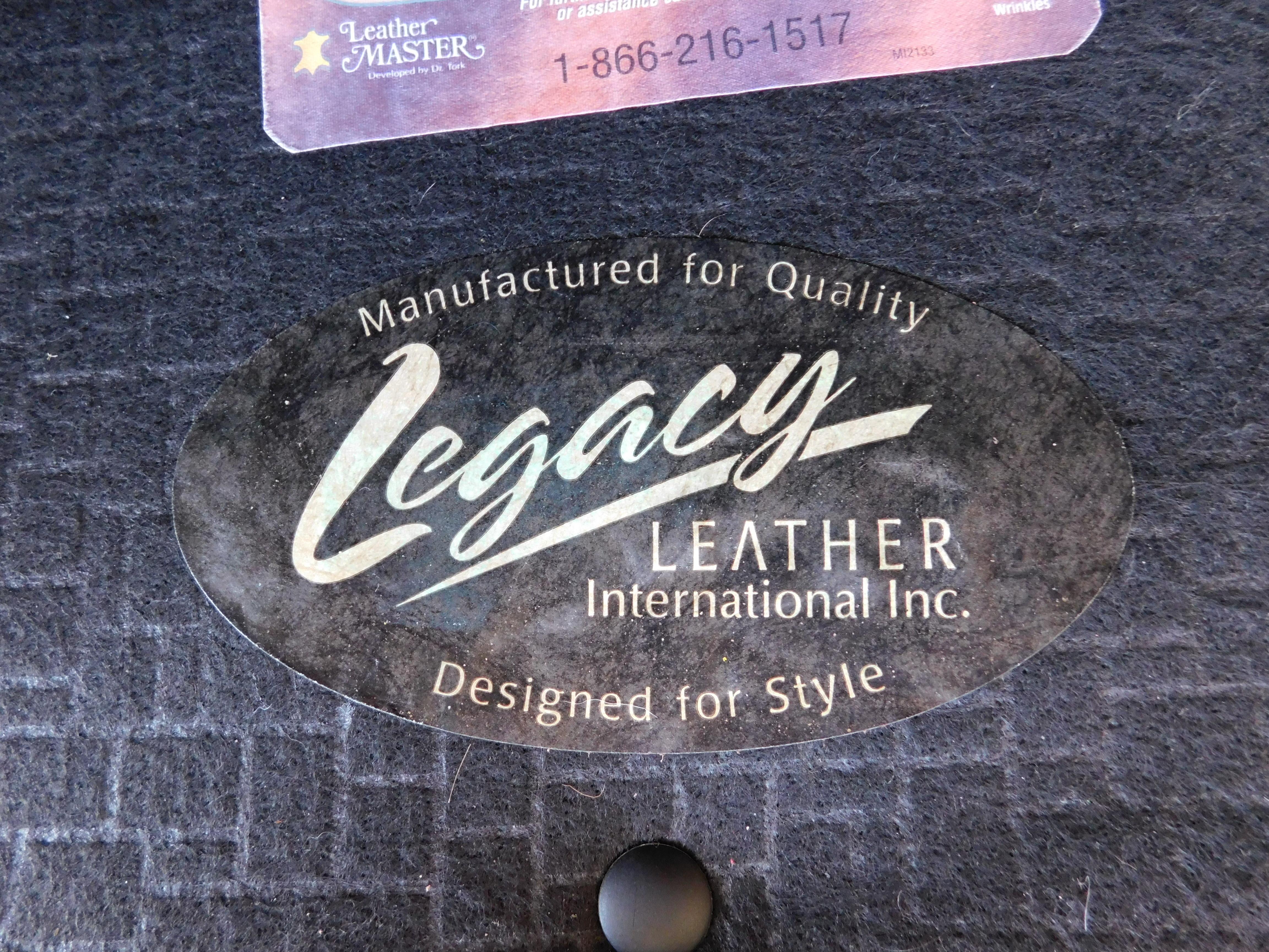 Legacy Leather International Inc. Clubsessel und Ottomane  5