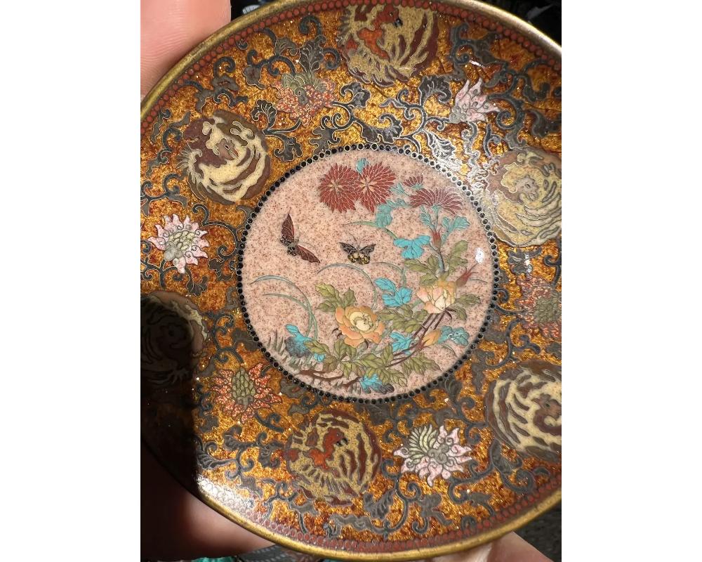 Legacy of Elegance: 19th Century Japanese Cloisonné Enamel Plate Attributed to Namikawa Yasuyuki

This exquisite Japanese Cloisonné masterpiece, attributed to the skilled artisan Namikawa Yasuyuki, is a captivating celebration of nature and