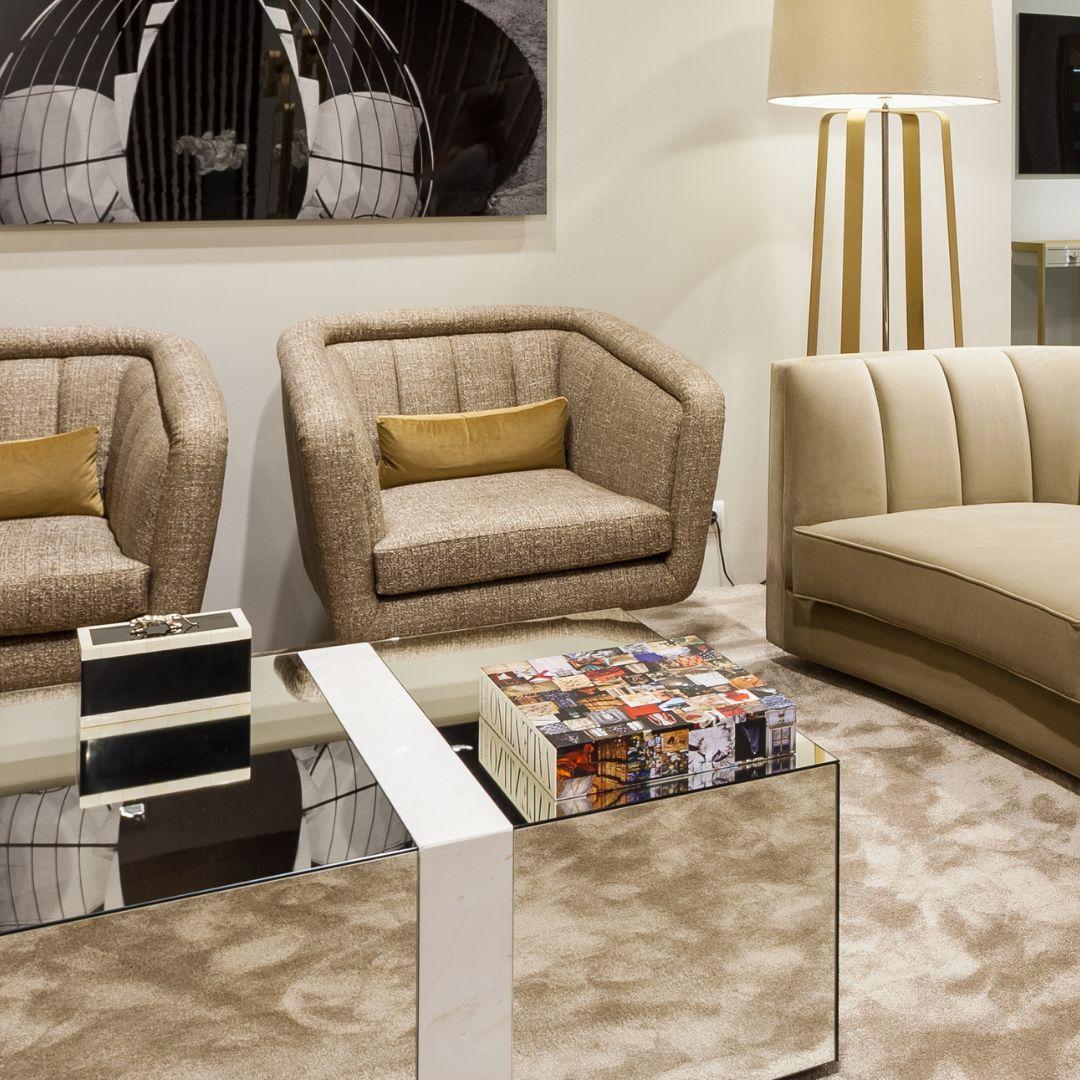 LEGADO coffee table: STOCK UNIT - Available for immediate delivery

LEGADO is a coffee table made of mirrored glass that combines with the natural stone detail.‎ Perfect for luxury decor. 

Available in natural mirror and Olympic White marble border.