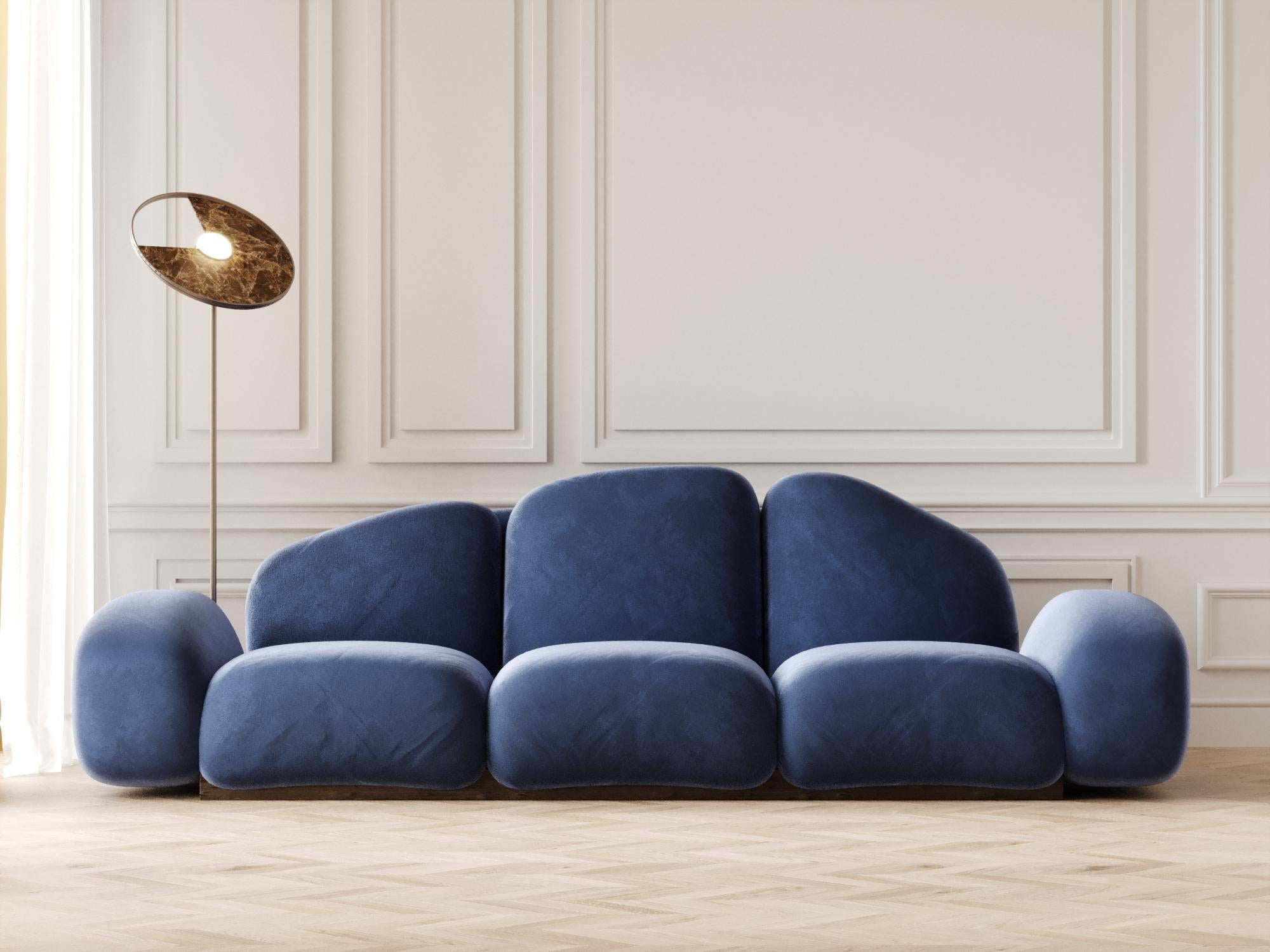 Legend sofa In New Condition For Sale In Dubai, AE