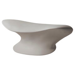 Tabouret Nekton sculptural de Zaha Hadid