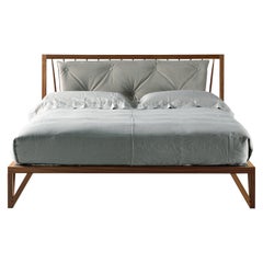 Letto in legno massiccio Leggiadro, noce con finitura naturale fatta a mano, contemporaneo