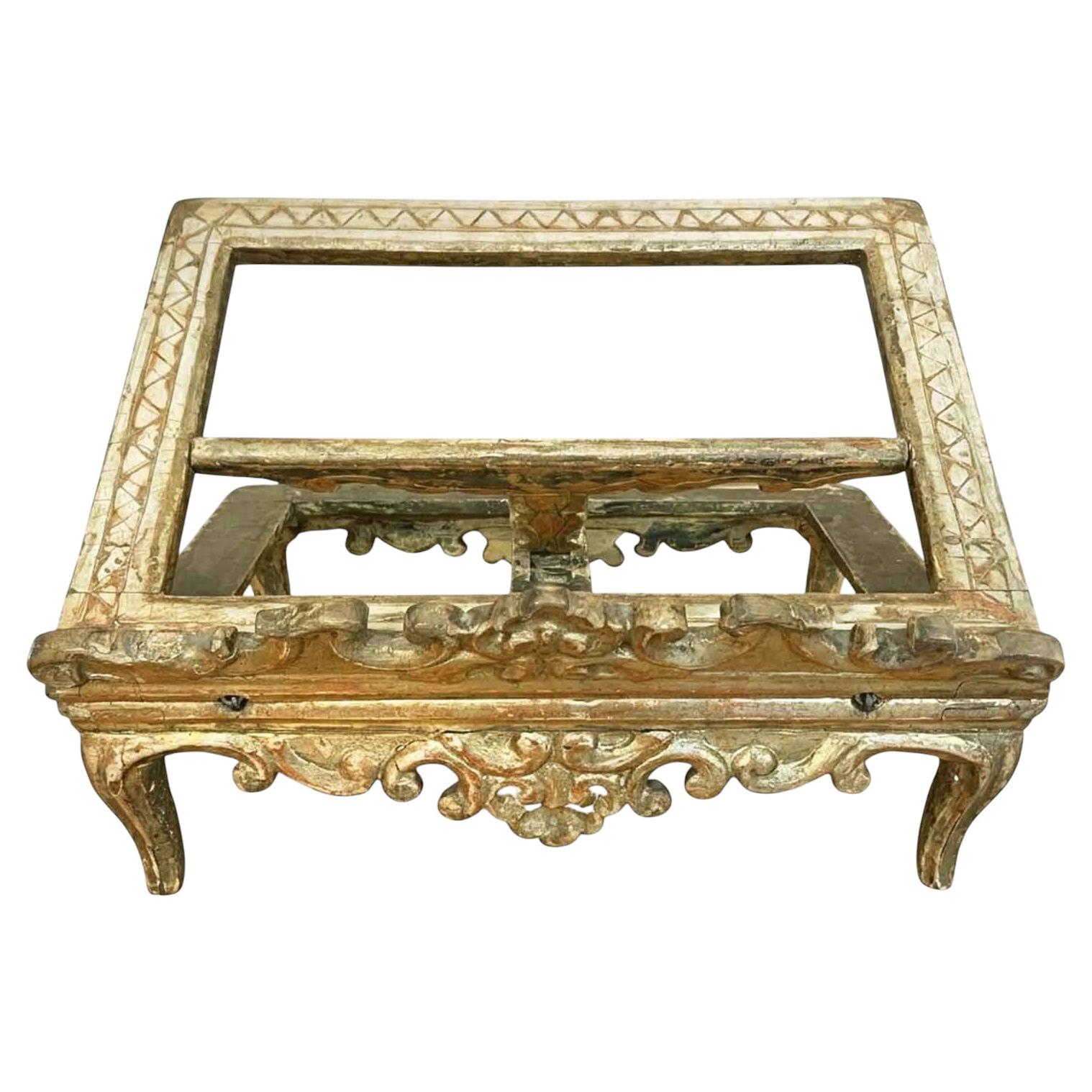 Leggio da Tavolo Rococo Veneziano in Legno Scolpito e Dorato Metà 1700 For Sale