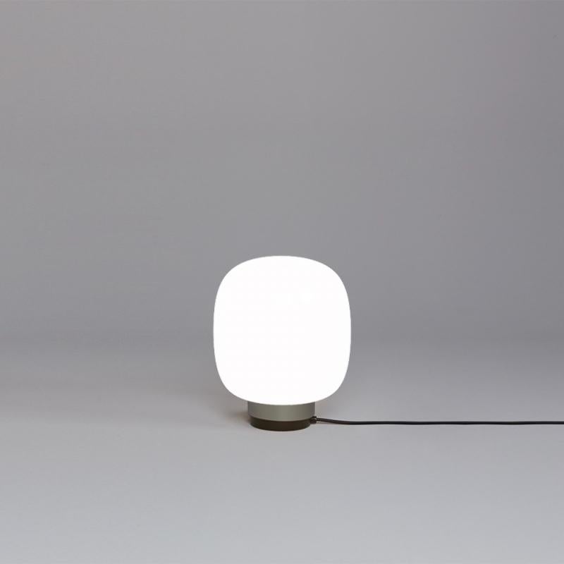 'LEGIER' LED Contemporary Table Lamp with Murano Inspired Glass Lamp Shade (Italienisch) im Angebot