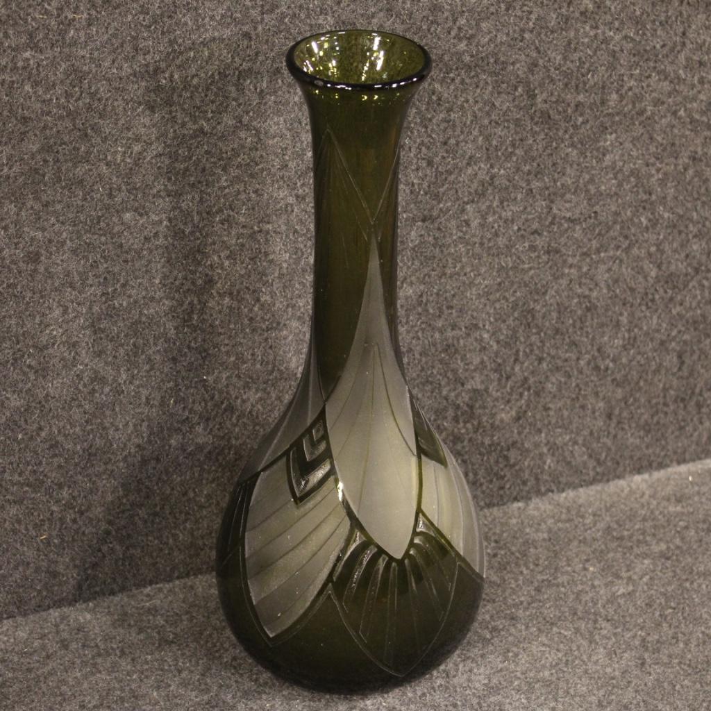 French vase from the first half of the 20th century. Work produced by Legras (see photo) finely chiseled in glass with Art Deco motifs. Nice size vase, for antique dealers and collectors, with small signs of aging. In beautiful patina and without