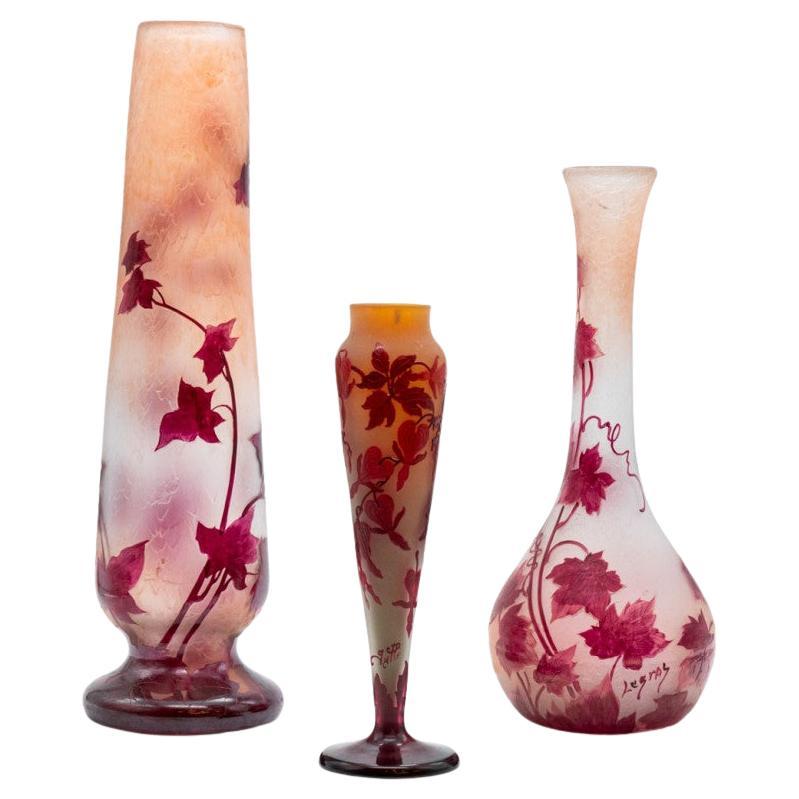 Legras und Gallé, signiert, Satz großer emaillierter Glasvasen mit Säureätzung, 1920